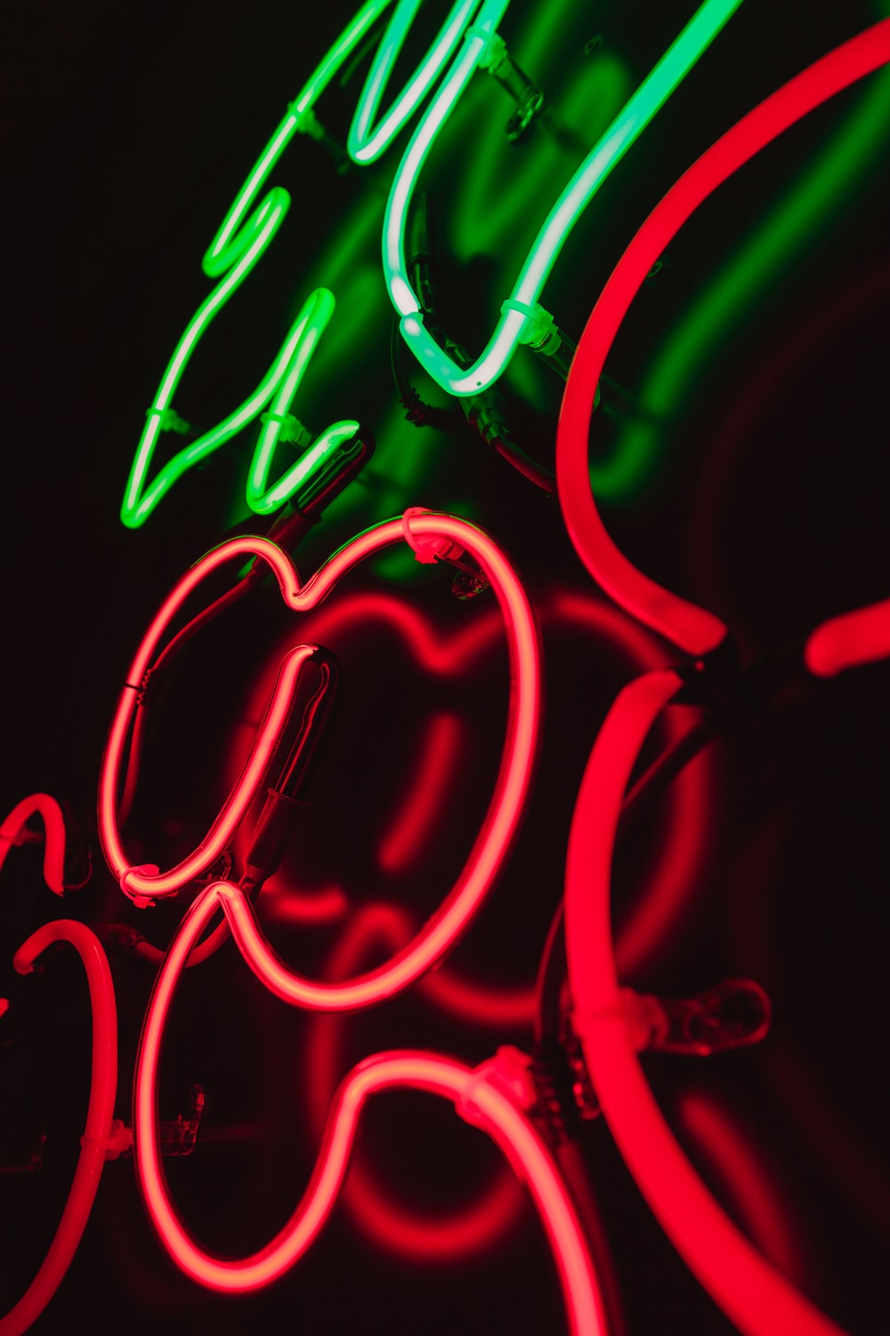 Red and green neon light photo