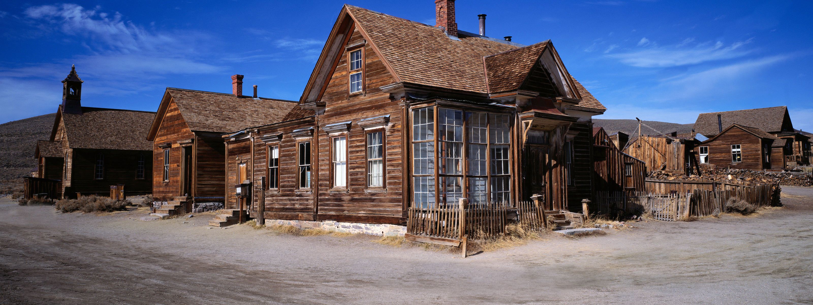 Man Made Town HD Wallpaper