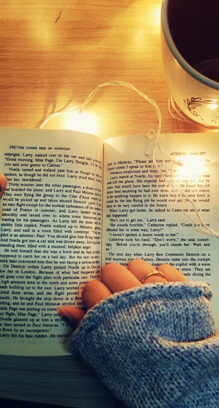 Books ! Cozy wallpaper. Wallpaper, Fairy lights, Aesthetic wallpaper