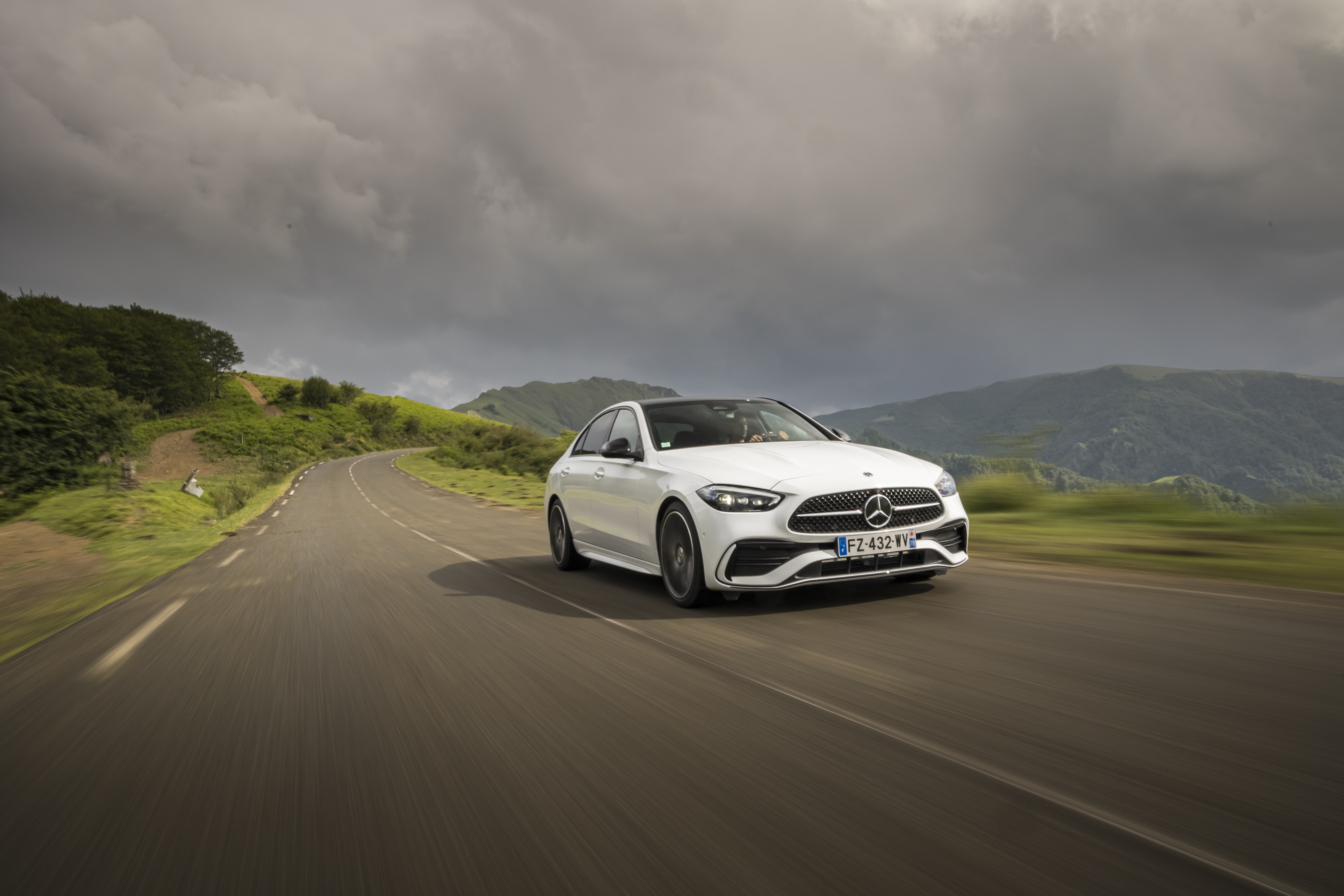 White Mercedes Benz C 220 D AMG Line Worldwide (W206)