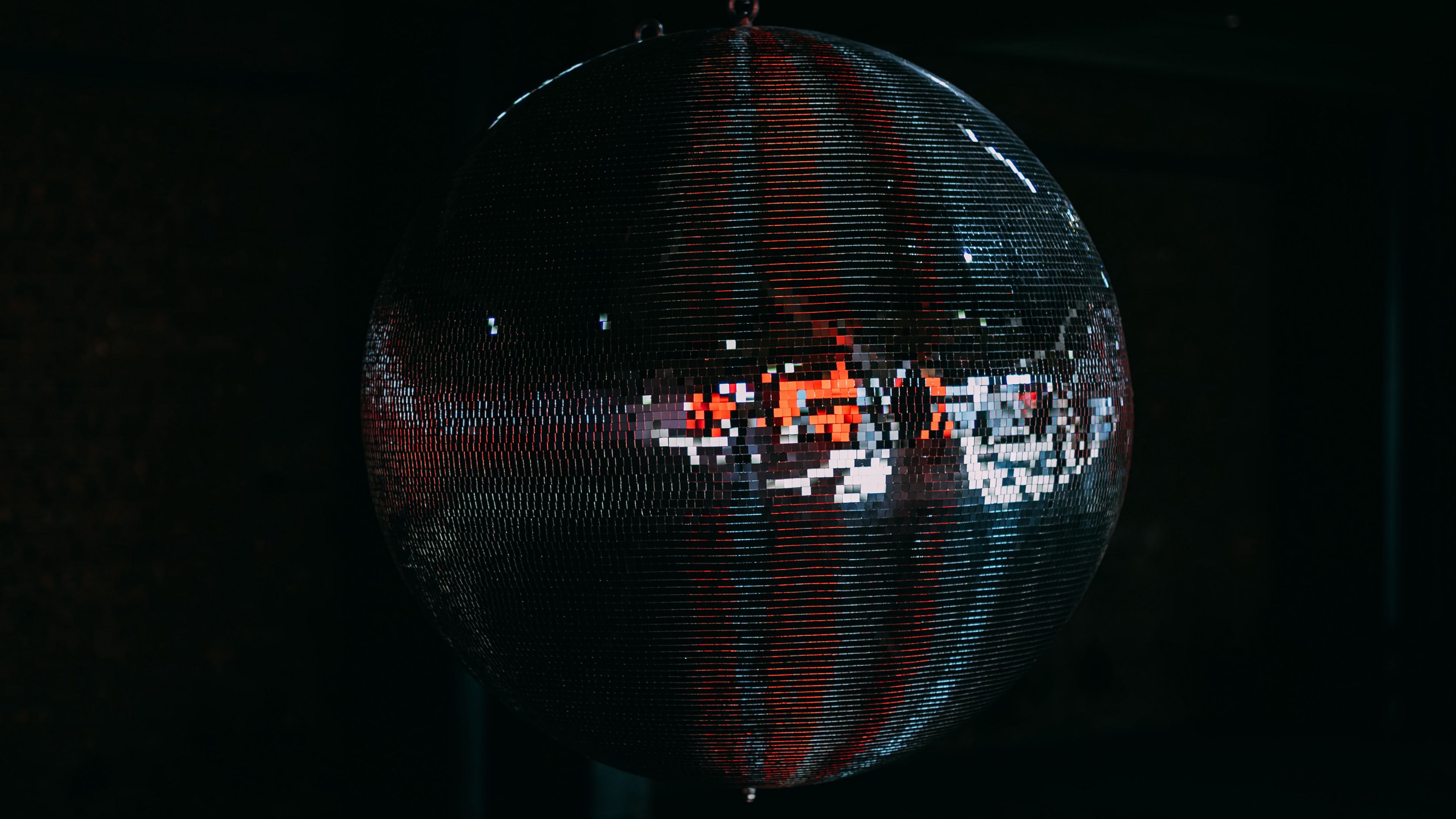 Download wallpaper 3840x2160 disco ball, ball, glare, darkness, dark 4k uhd 16:9 HD background