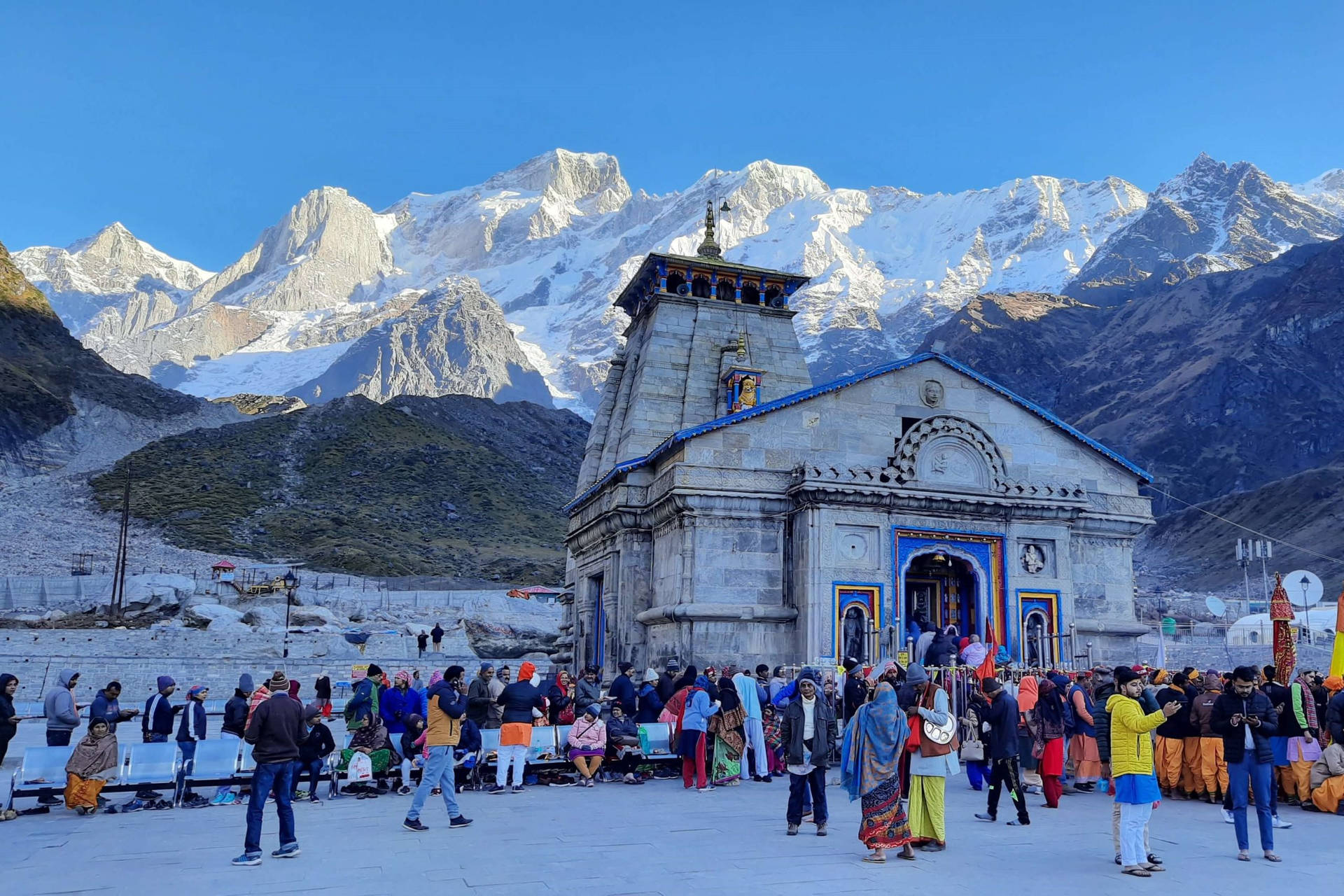Kedarnath Temple Crowd 4K Wallpaper
