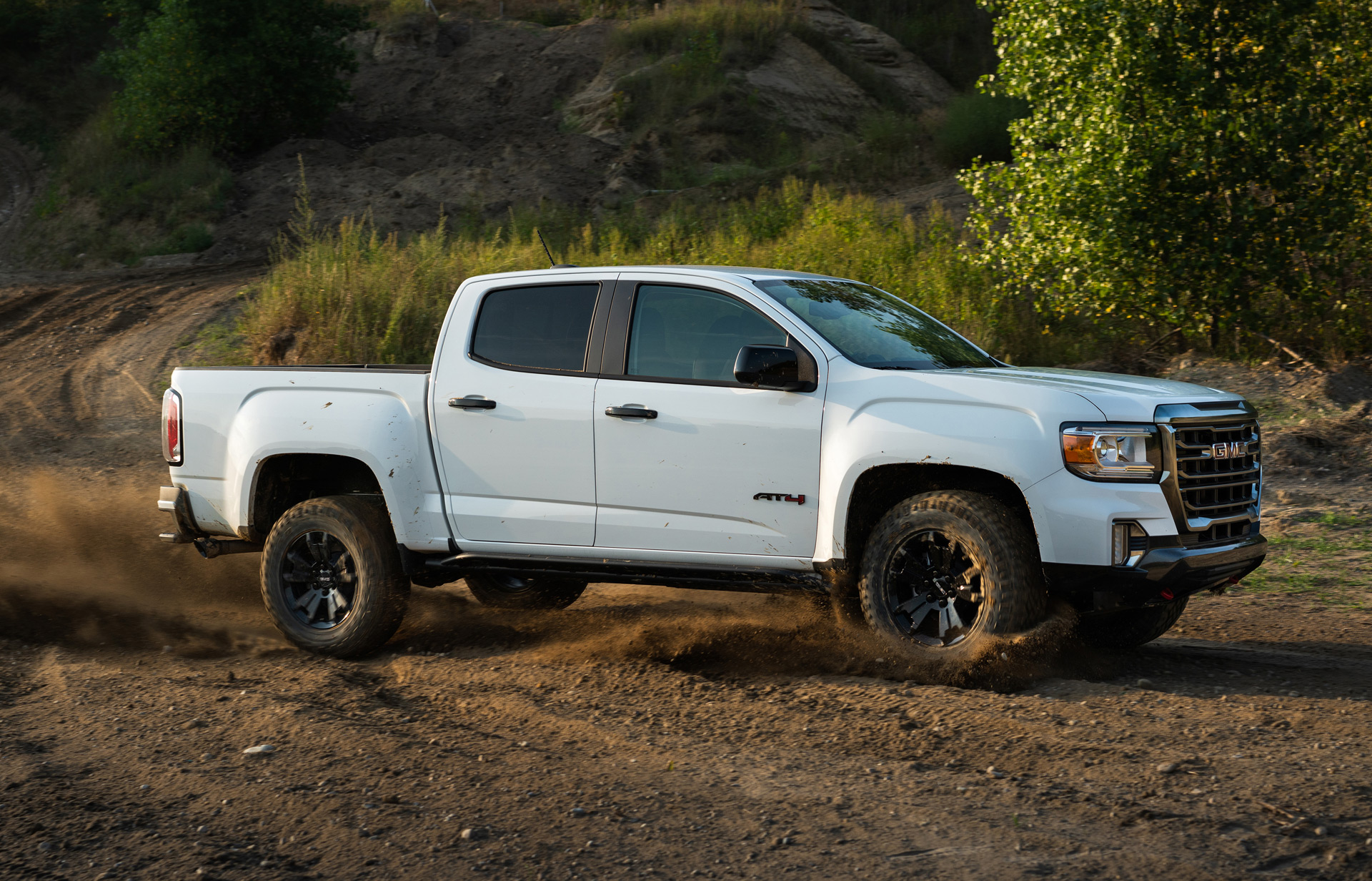 GMC Canyon Review, Ratings, Specs