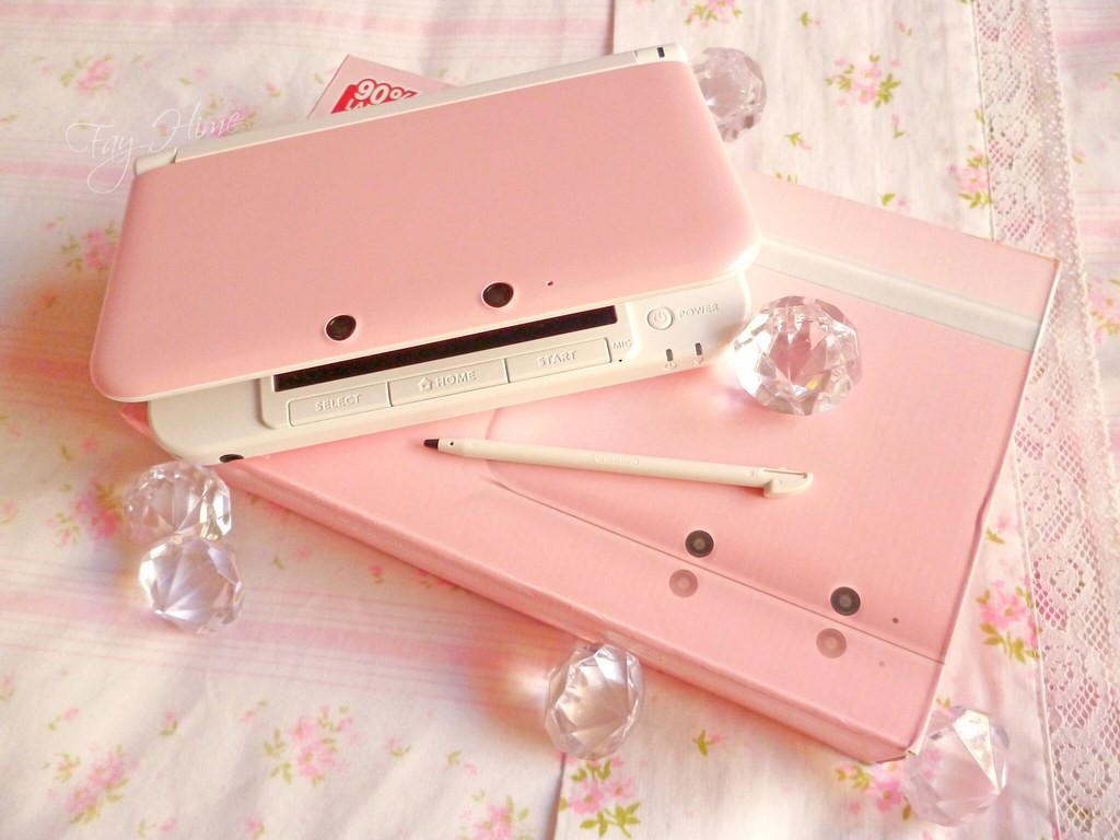 Nintendo 3DS XL Pink & White. Fay Hime