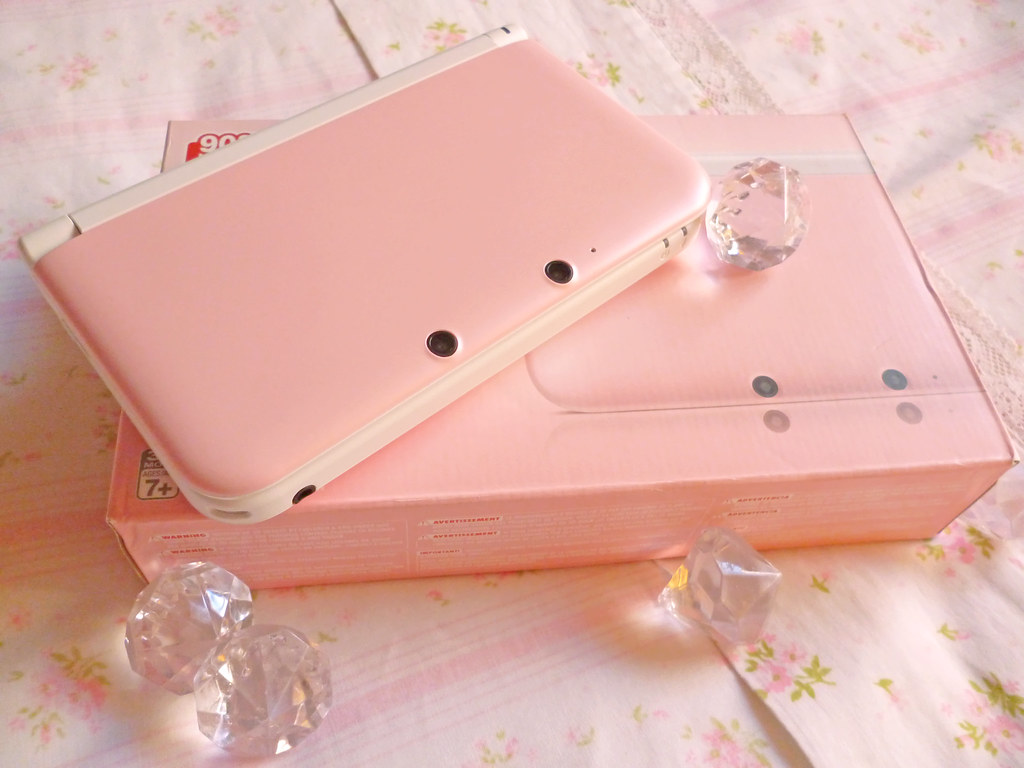 Nintendo 3Ds XL pink white. Fay Hime