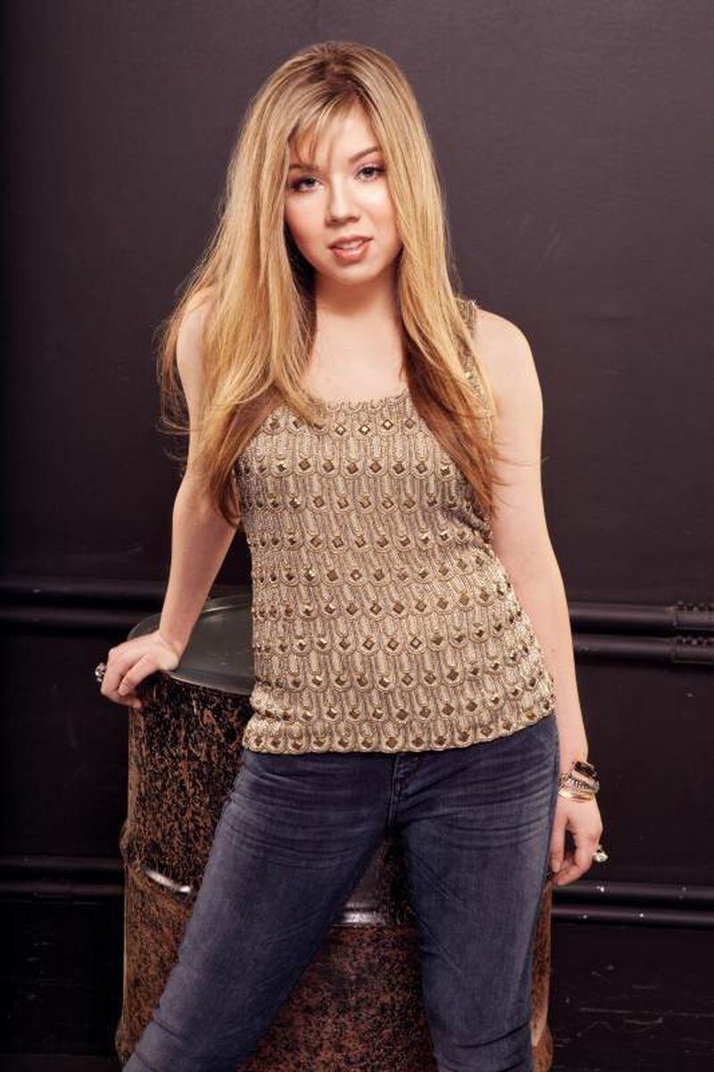 iCarly' costar to sing, sign autographs