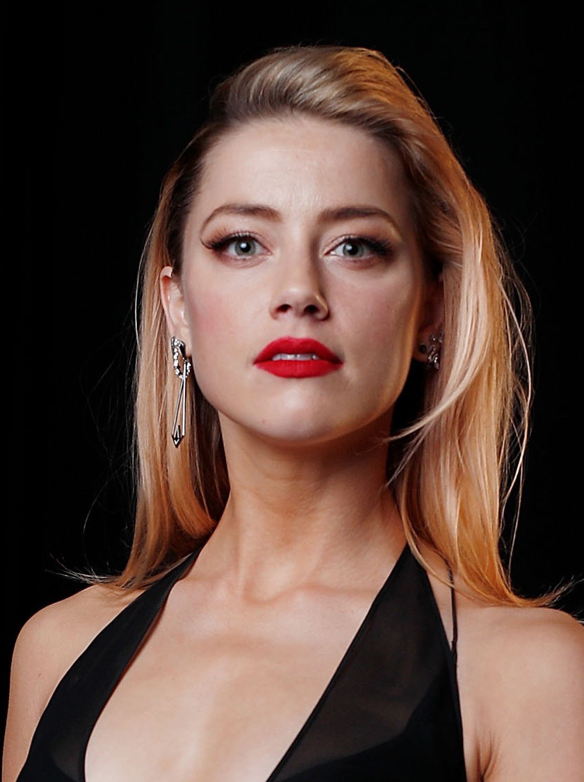 Download wallpaper 840x1160 amber heard