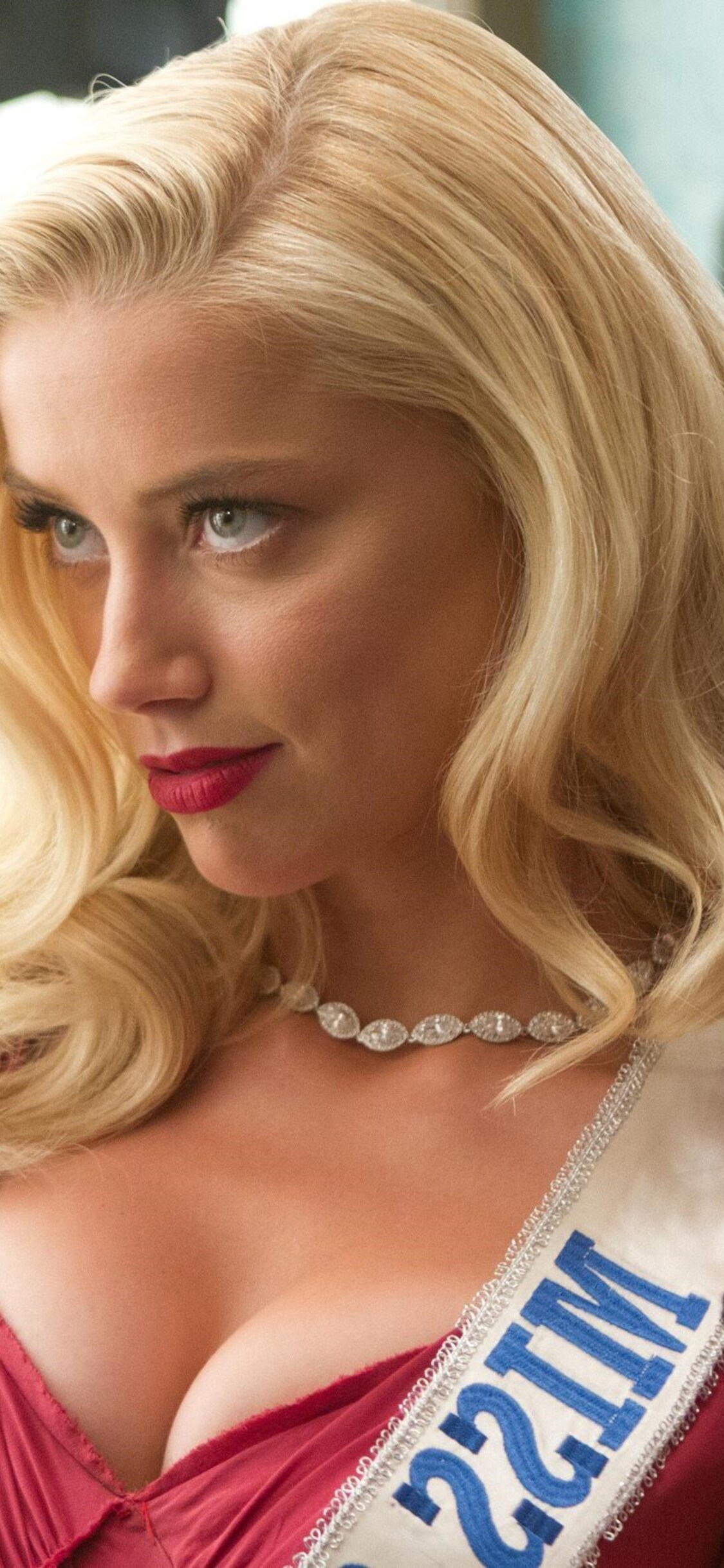 Amber Heard Latest iPhone XS