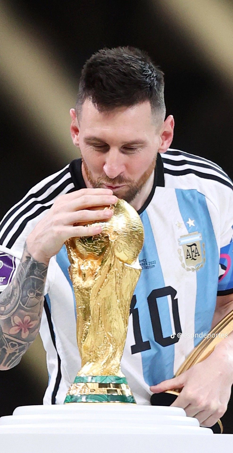 Messi Kissing World Cup Wallpapers - Wallpaper Cave