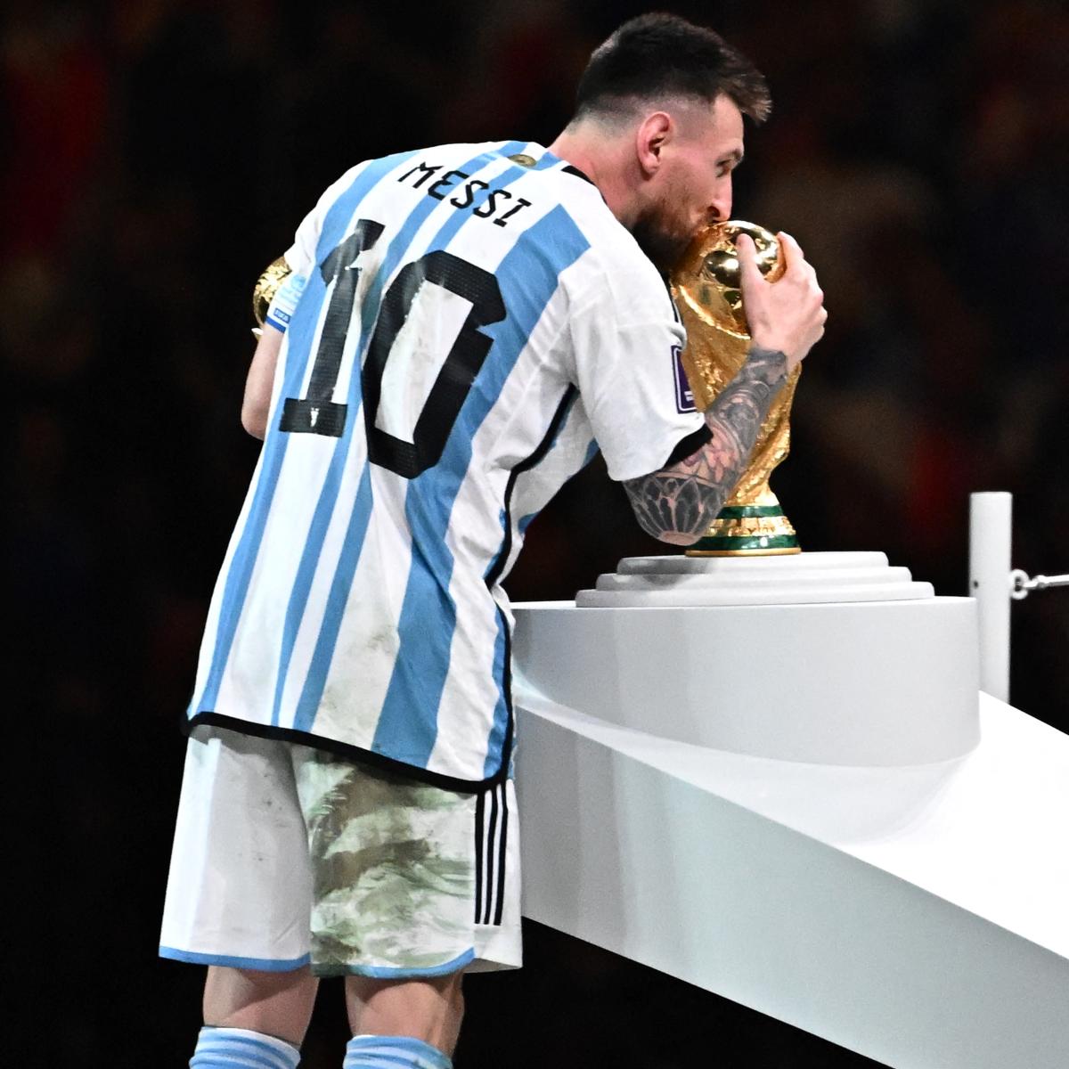 Messi Kissing World Cup Wallpapers Wallpaper Cave Wp13400542