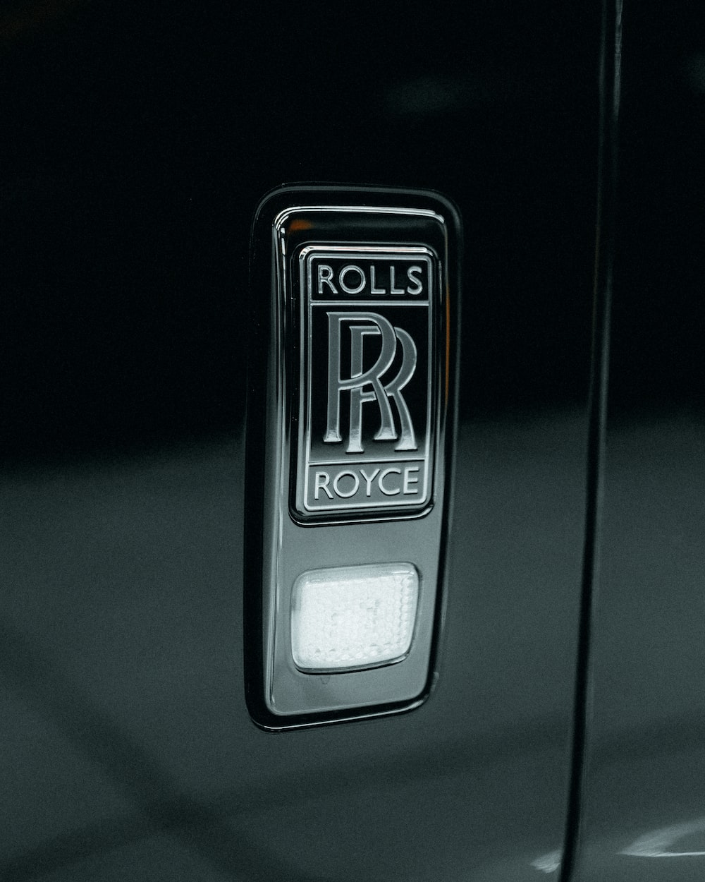 A rolls royce emblem on the door of a