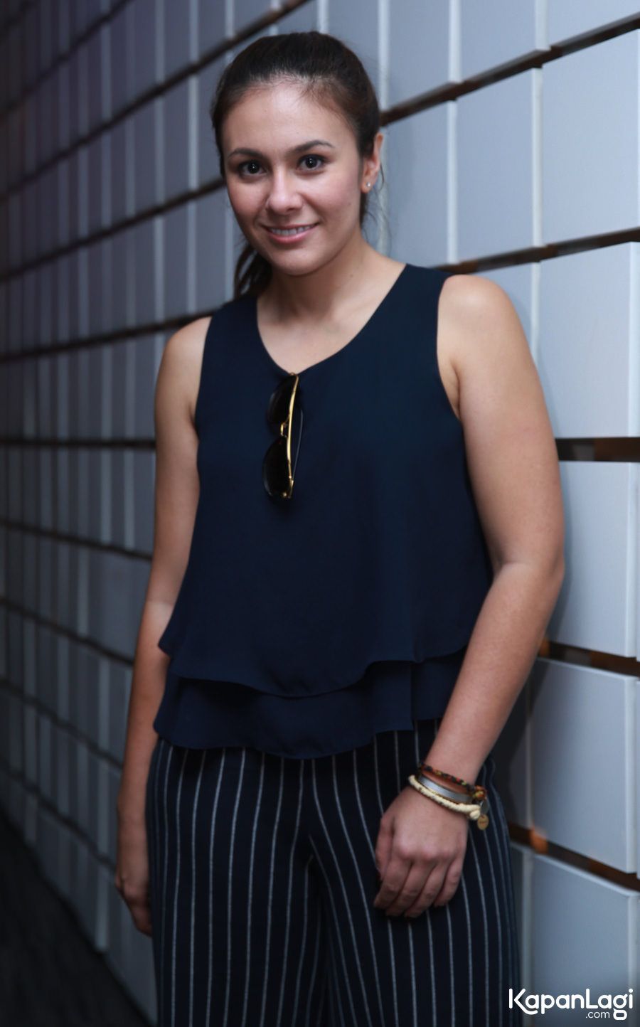 Wulan Guritno. Pakaian wanita, Wanita