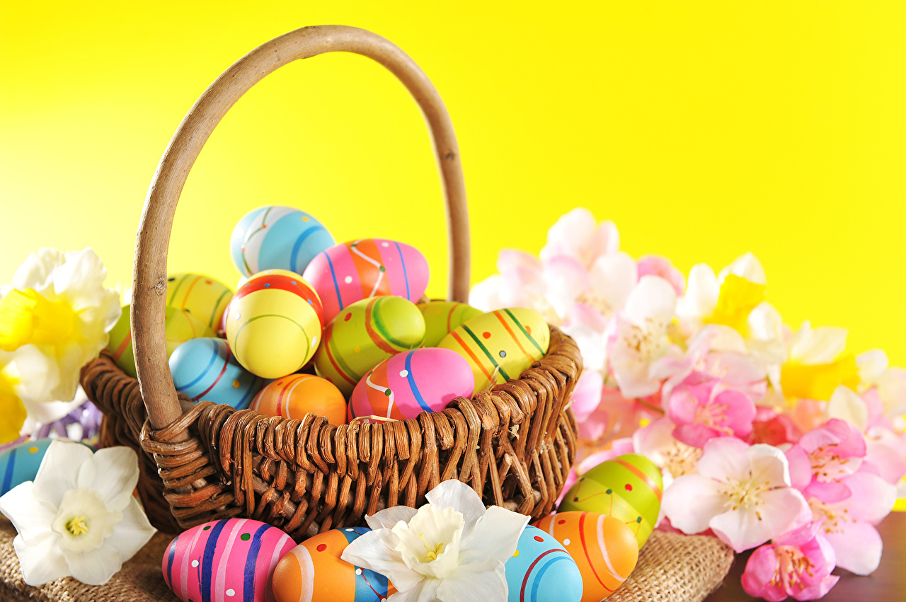 Wallpaper Easter Eggs Wicker basket