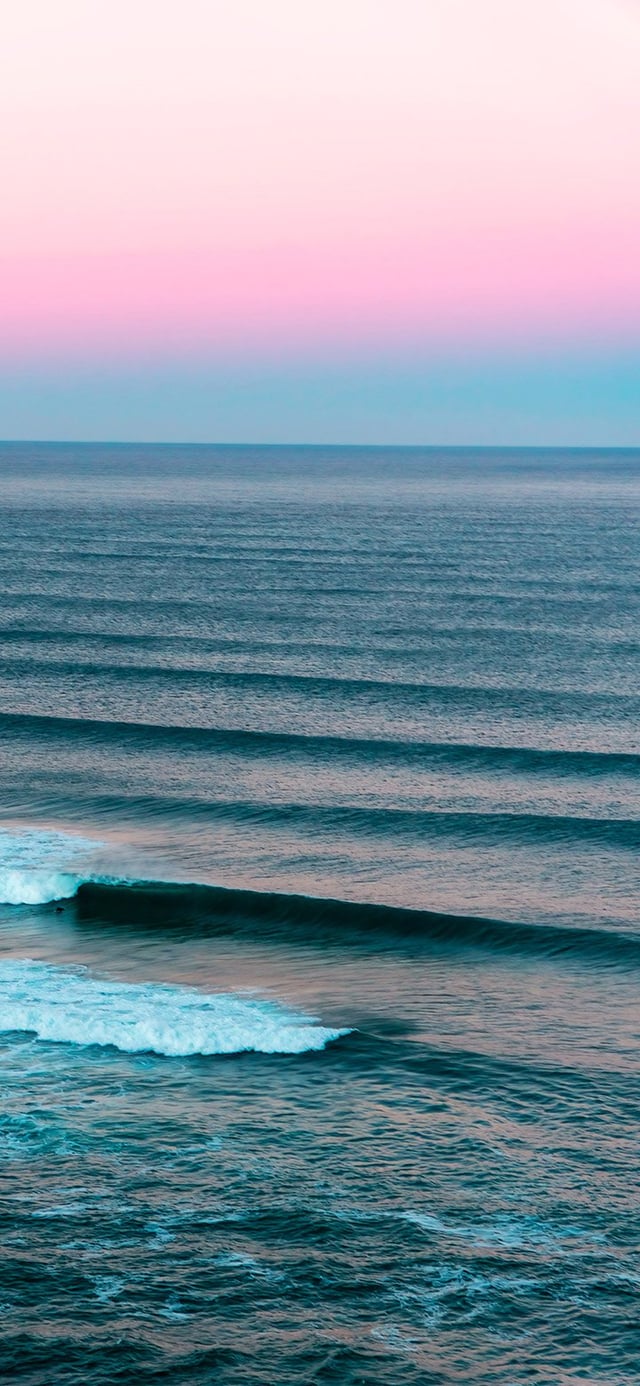 Aesthetic Sea Waves 4K phone wallpaper