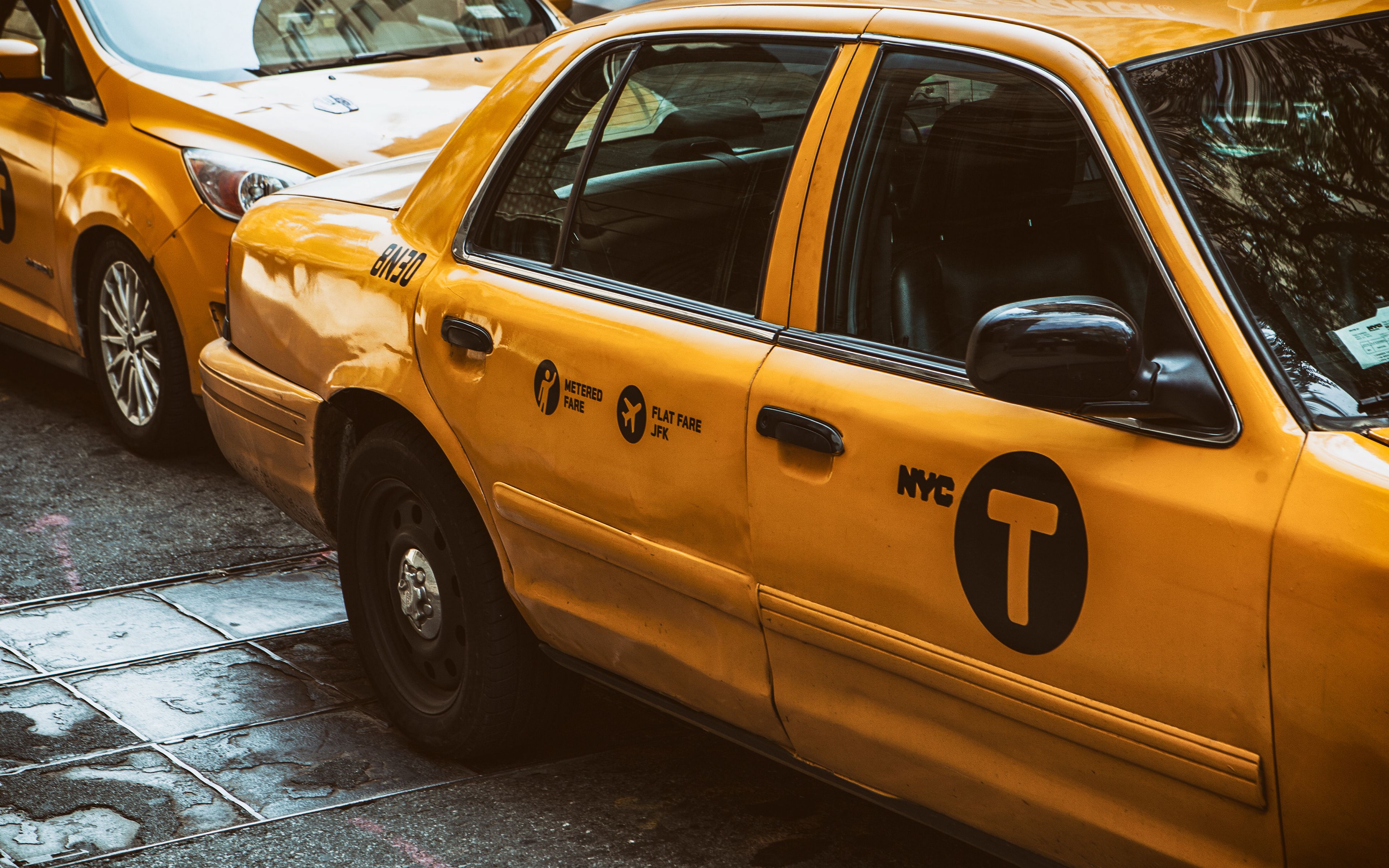 Download wallpaper 3840x2400 taxis, car