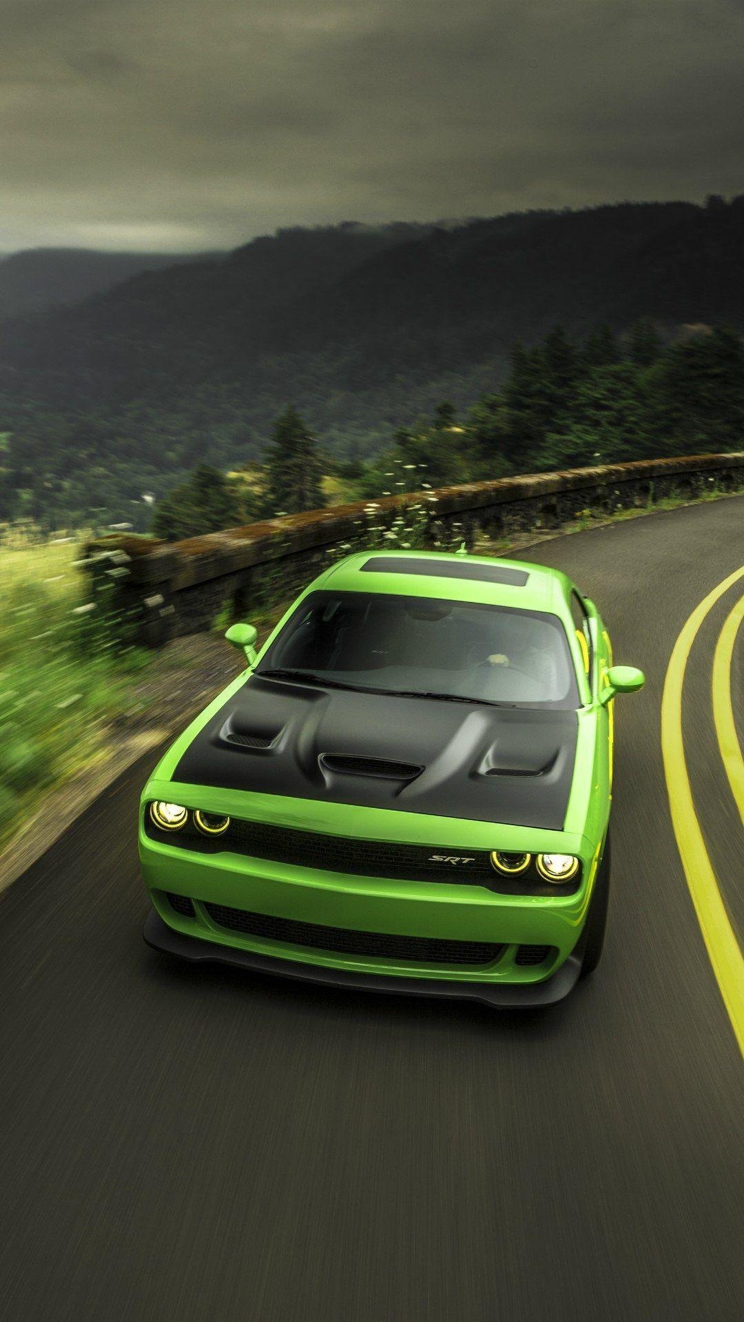 Dodge Challenger SRT Hellcat Wallpaper