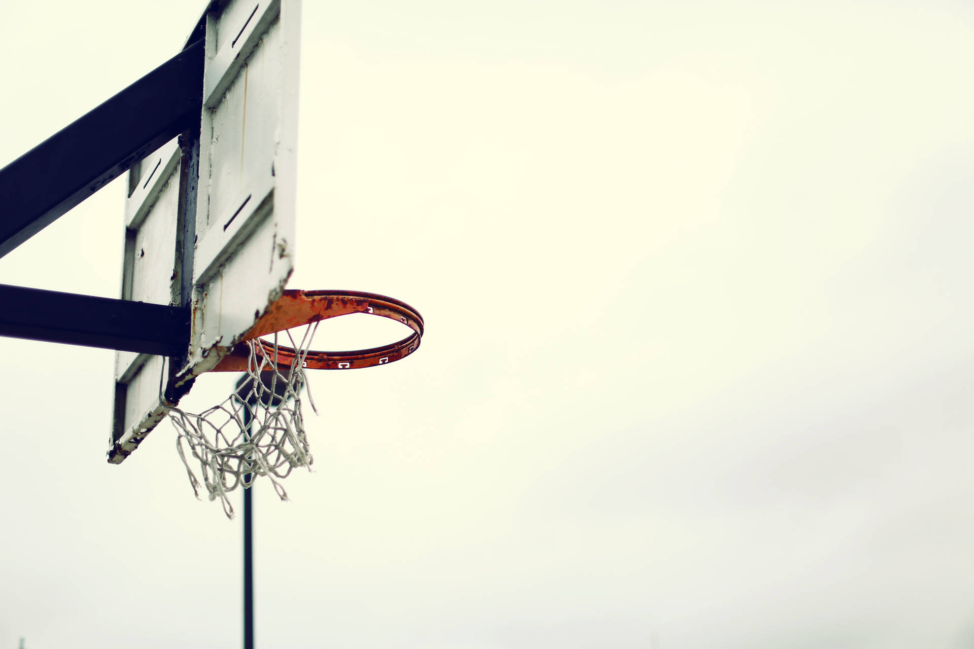 Free Basketball HD Wallpaper