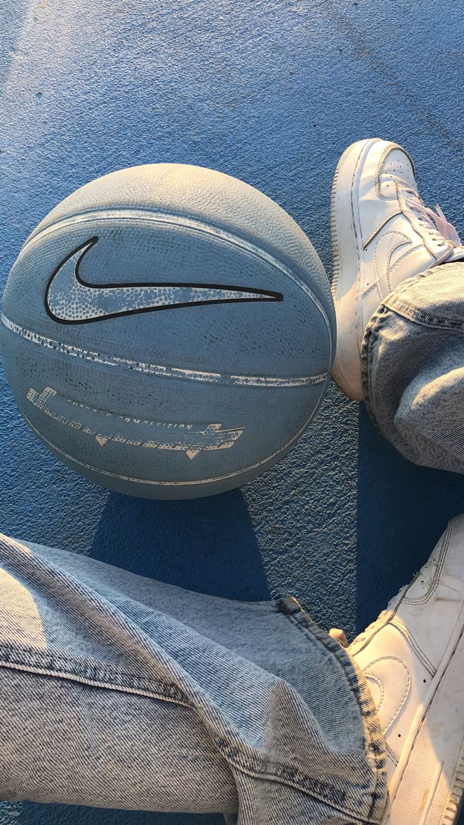 LIGHT BLUE. Ballons de basket, Fond d