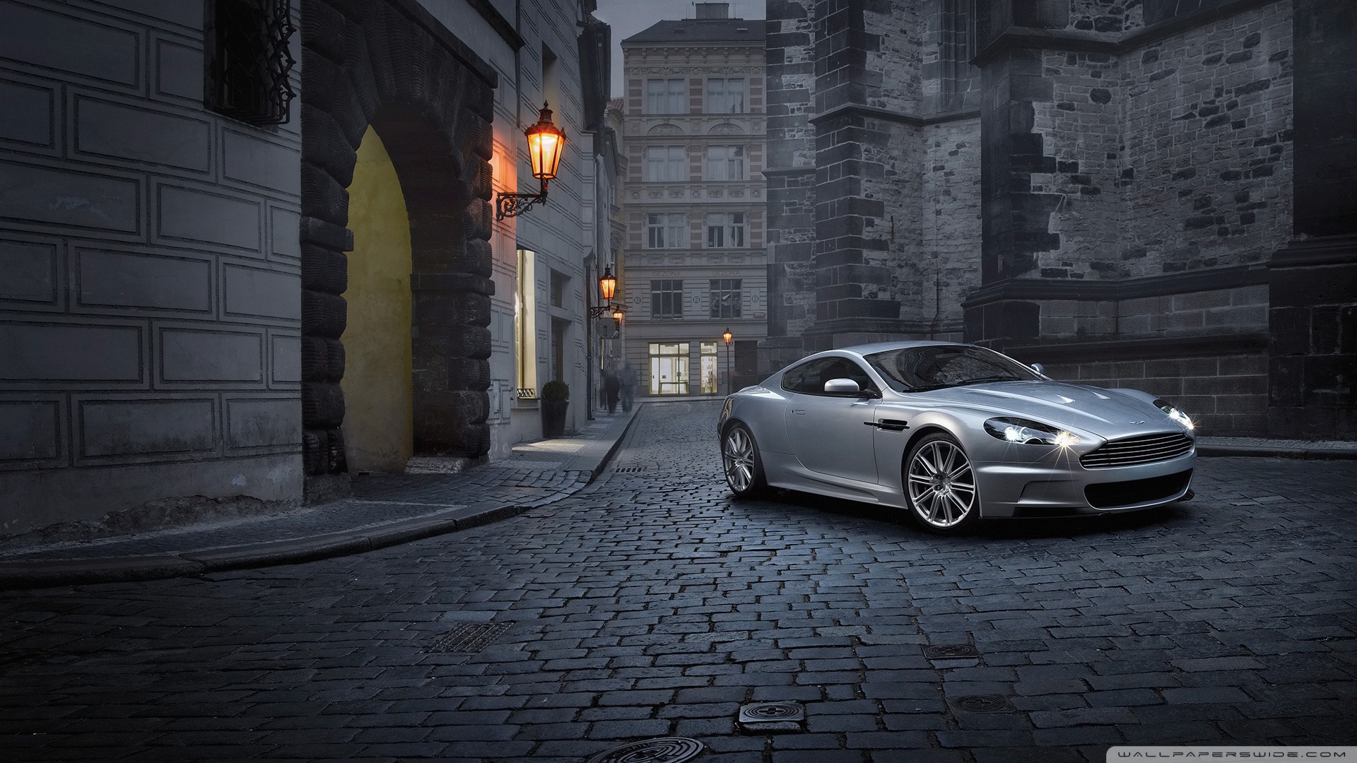 Aston Martin DBS Ultra HD Desktop