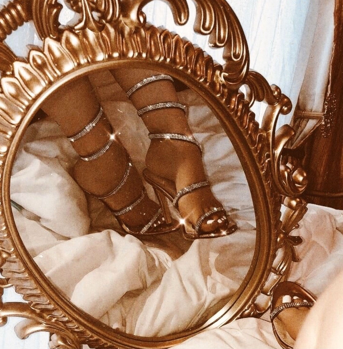 Beige Wallpaper Photo, Rich Girl