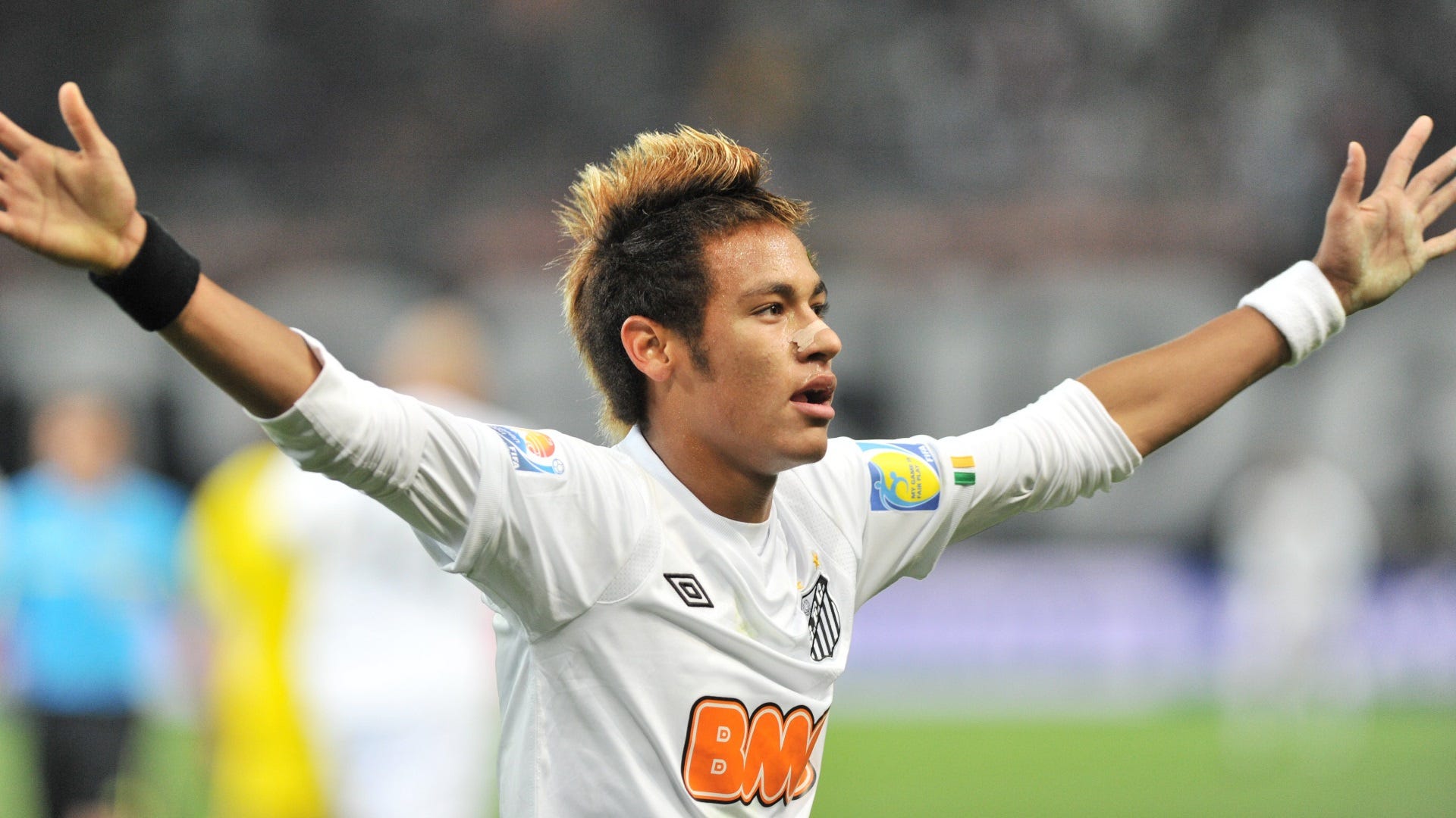 Neymar opens door to sensational Santos