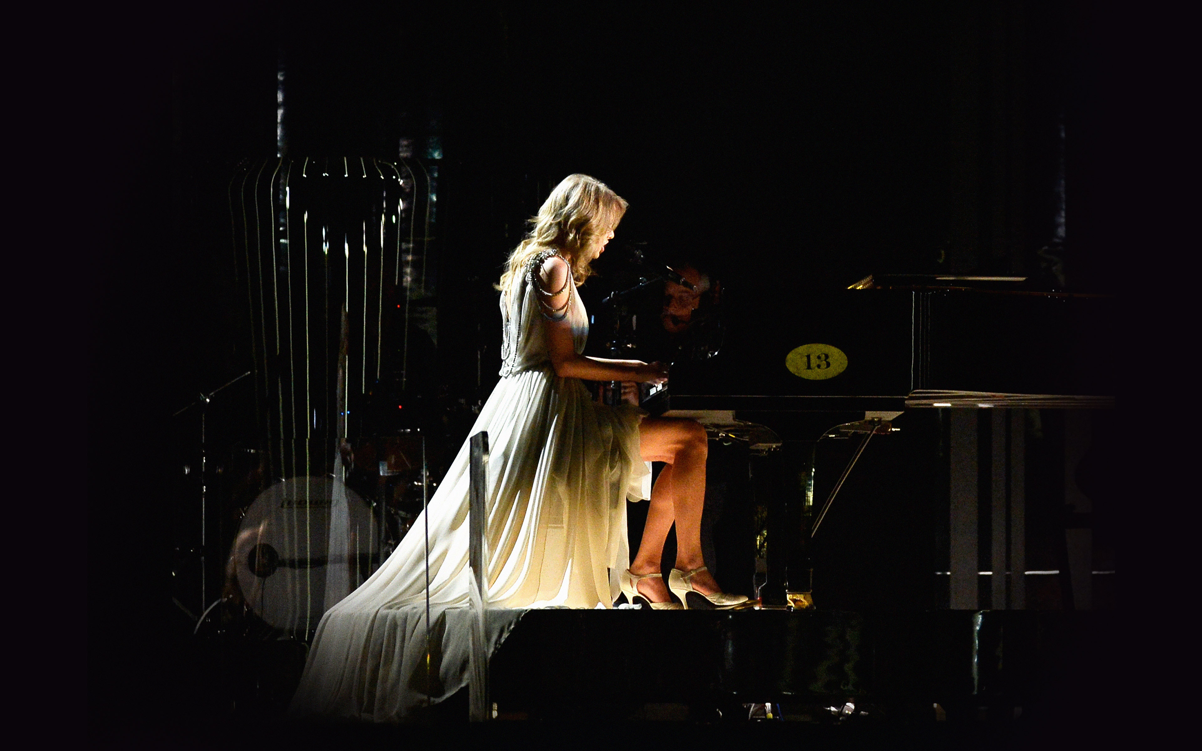 Wallpaper Taylor Swift Piano