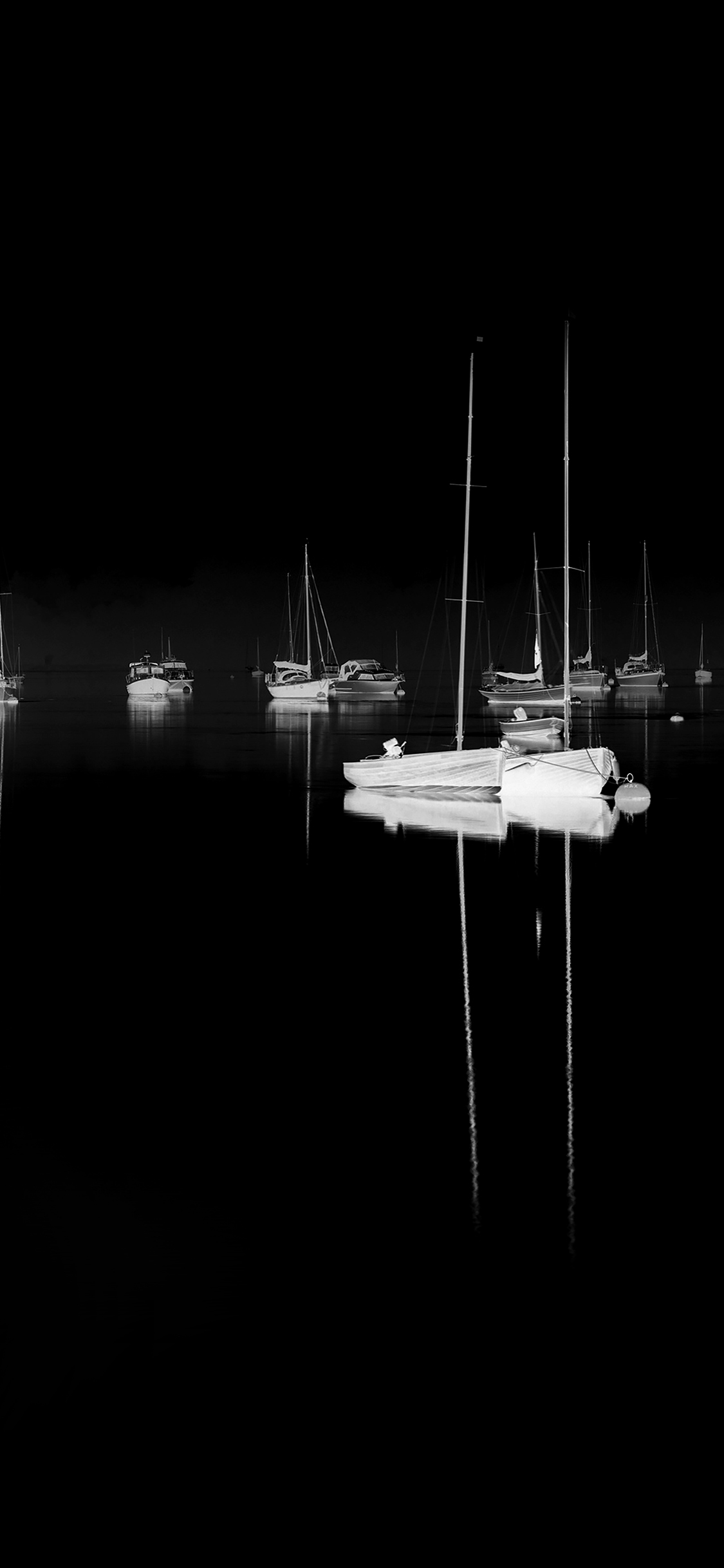 iPhoneXpapers port boats bw