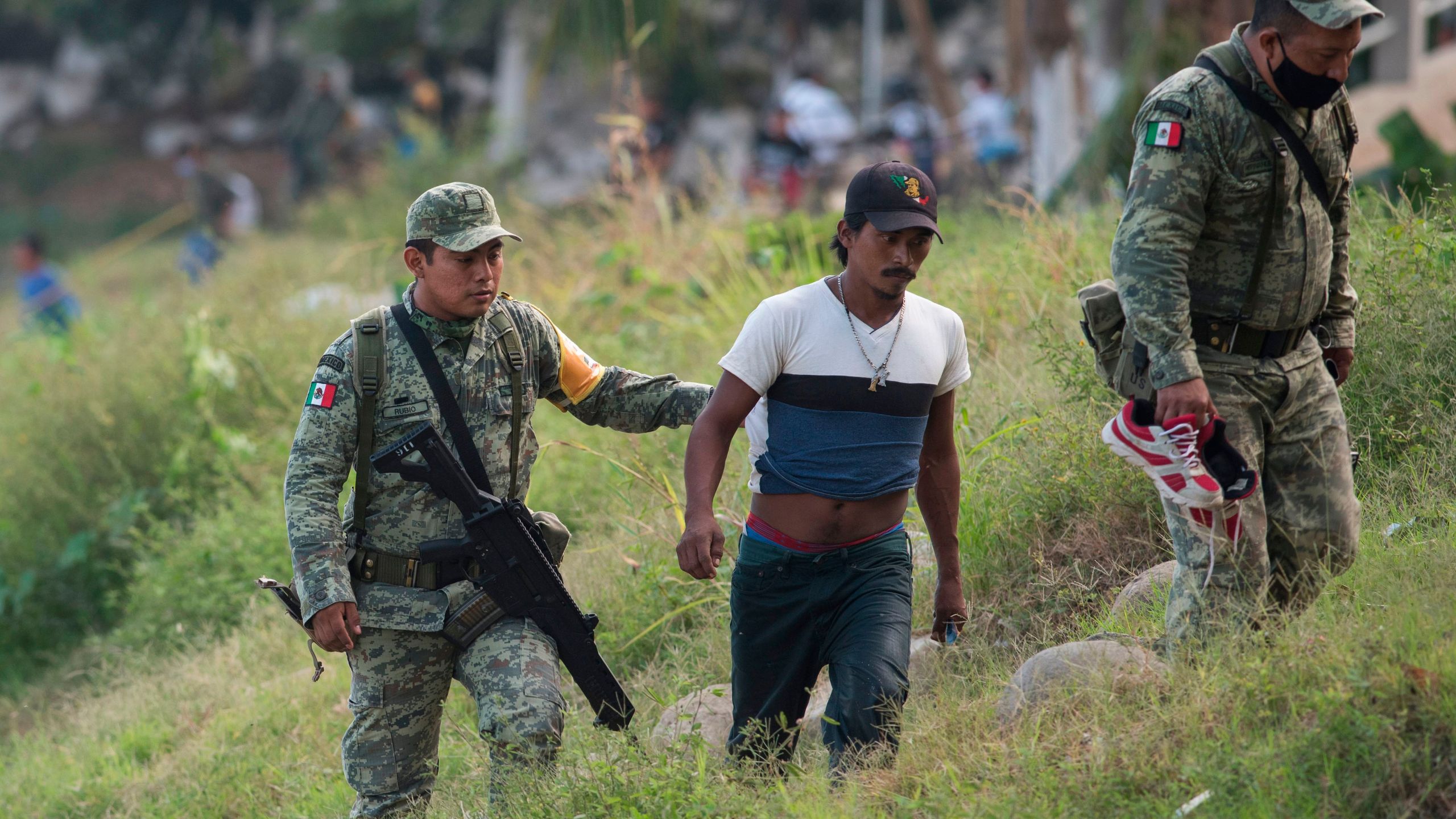Mexican troops disrupt migrants heading
