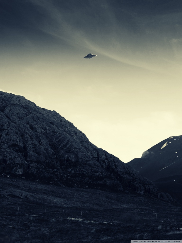 UFO Flying Ultra HD Desktop Background