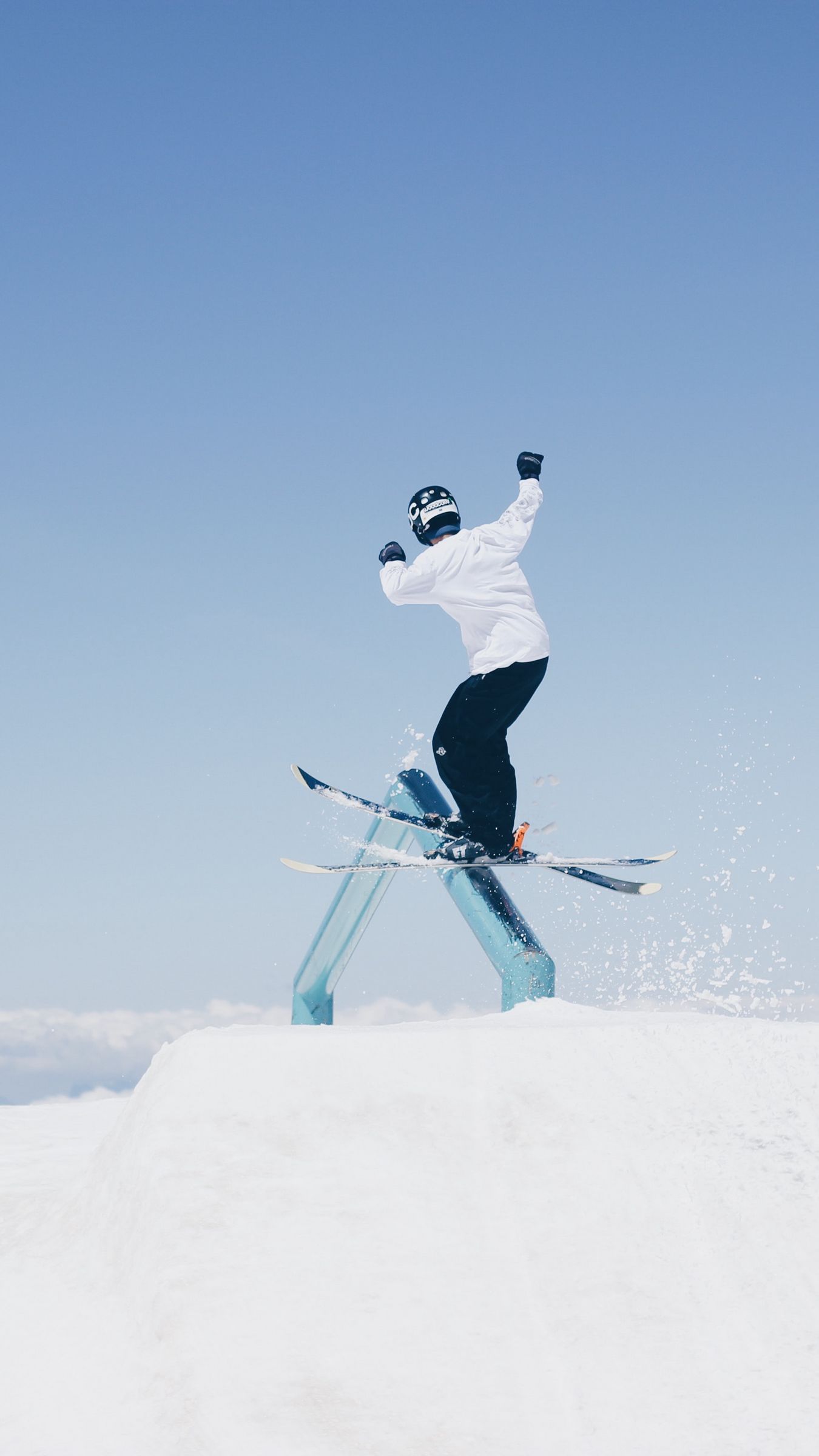 Download wallpaper 1350x2400 skier