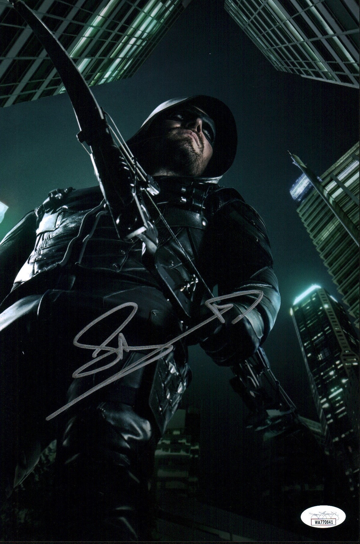 Stephen Amell Arrow 8x12 Signed Photo