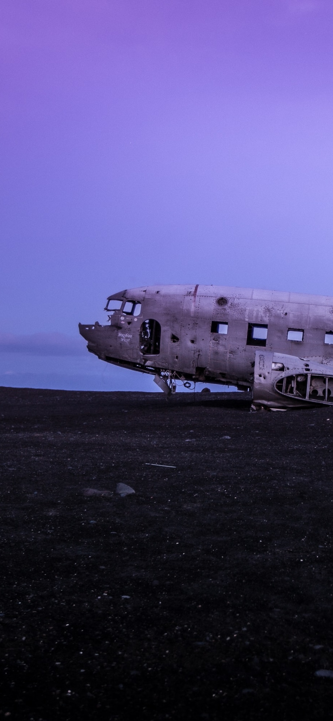 Crashed Airplane Wallpaper 4K, Douglas