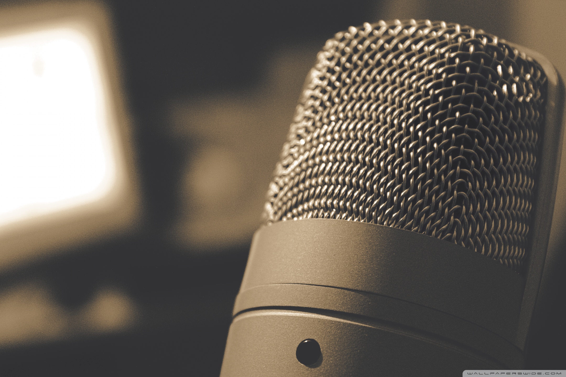 Microphone Ultra HD Desktop Background