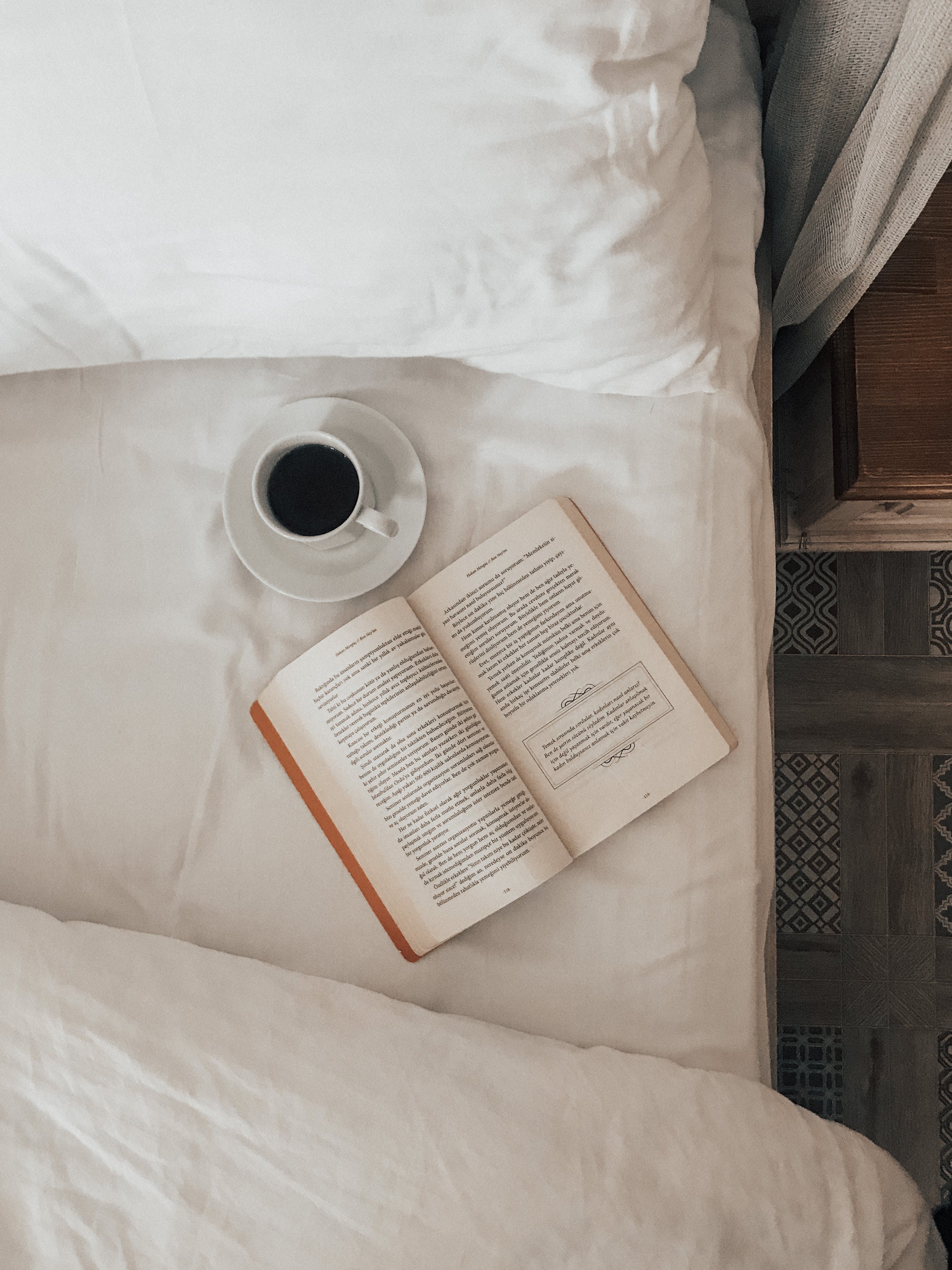 White Bedsheet Photo, Download