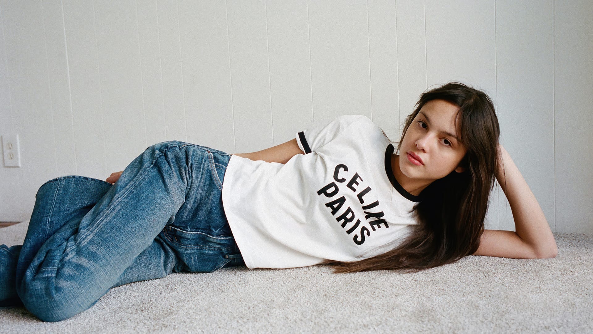 Olivia Rodrigo Theme for Windows 10 and 11