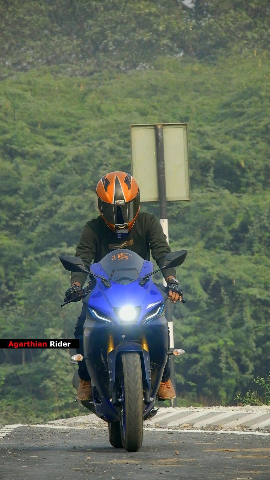 Yamaha R15M V4 wallpaper racing blue