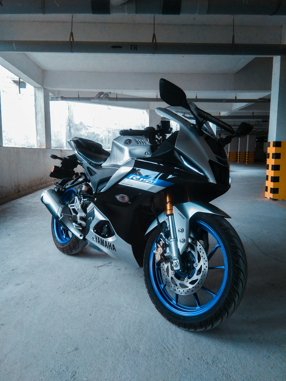 R15 V4 Picture. Download Free Image