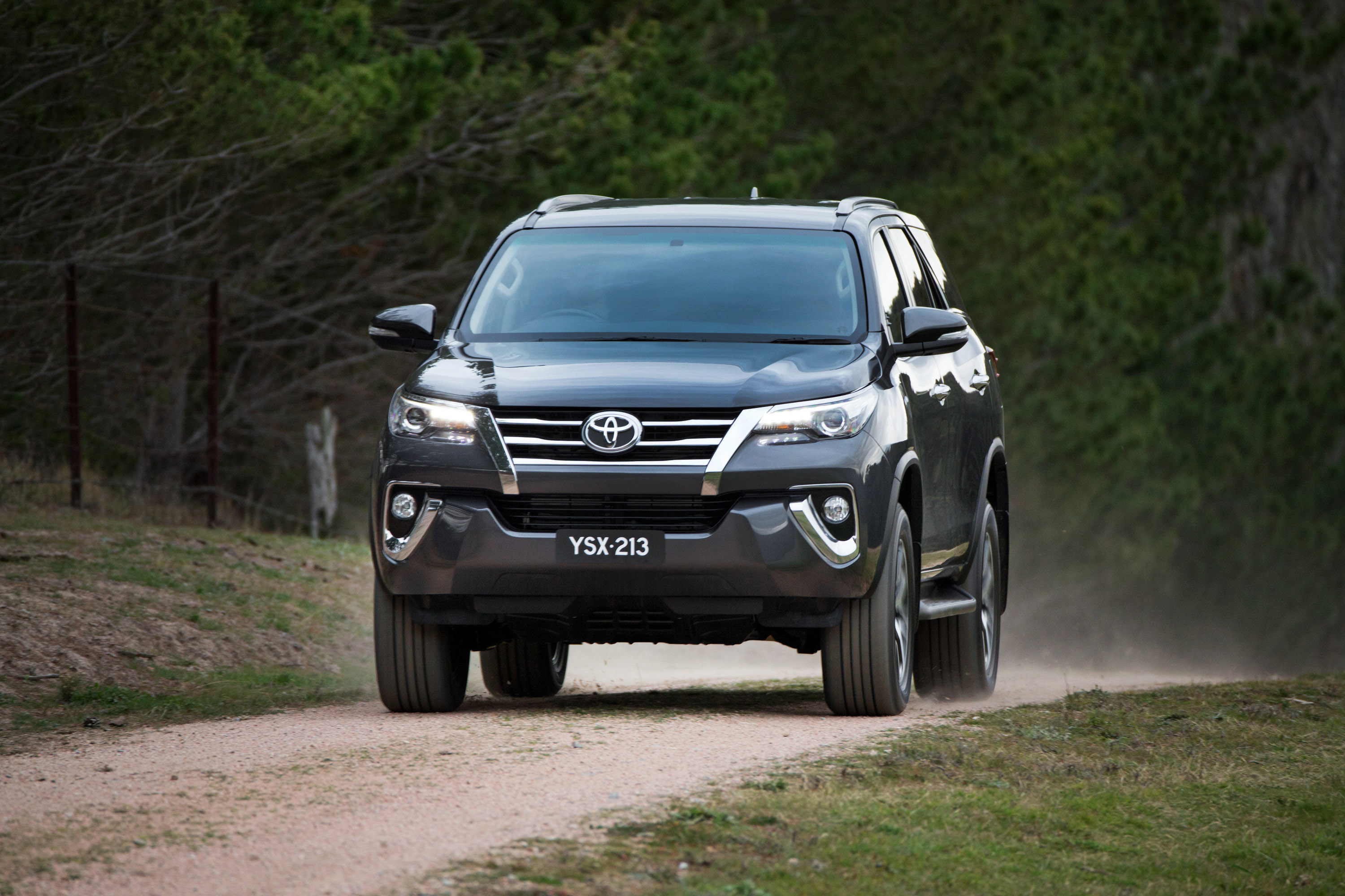 Toyota Fortuner 2 of 16