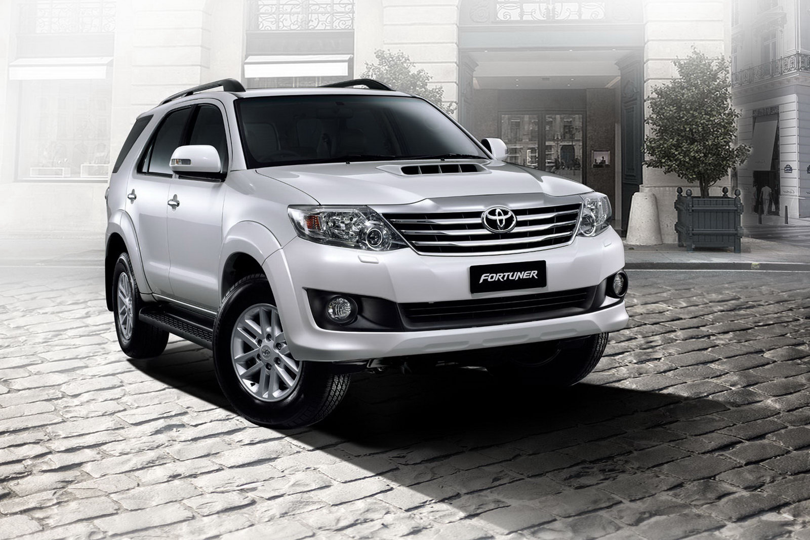 2012 Toyota Fortuner Picture Wallpaper