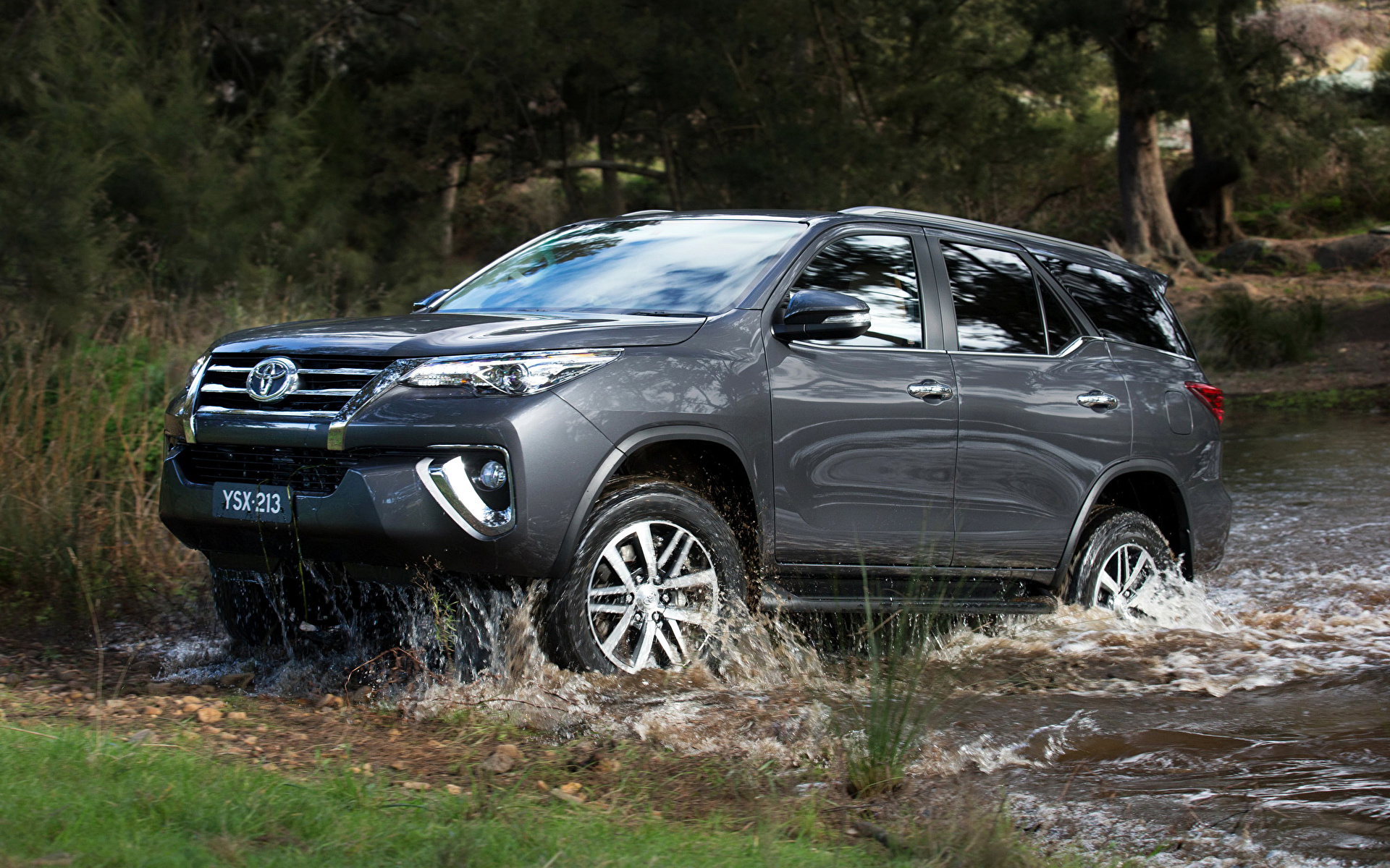 Photos Toyota 2015 Fortuner Grey Cars
