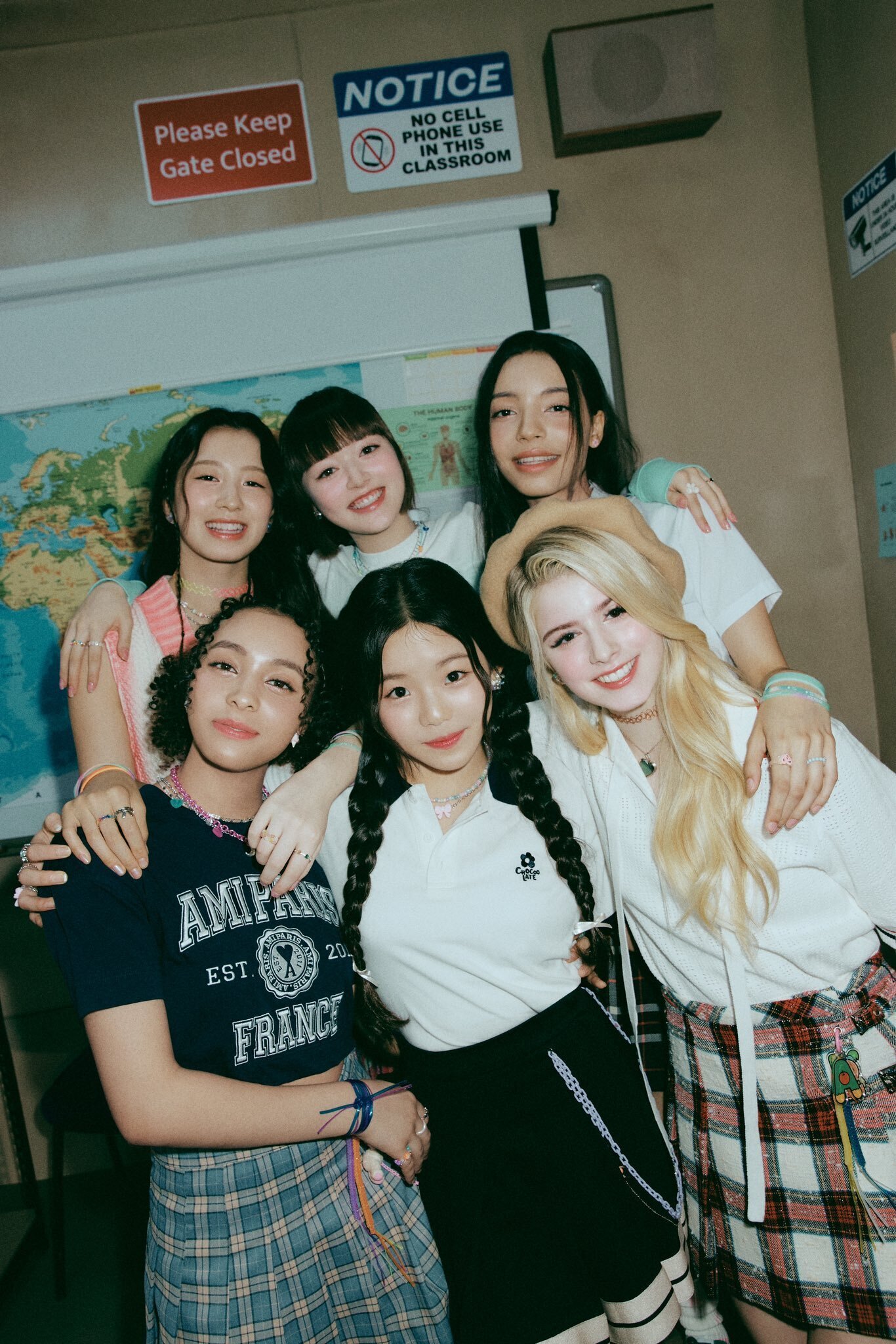 VCHA - “Y.O.Universe” M V Photo