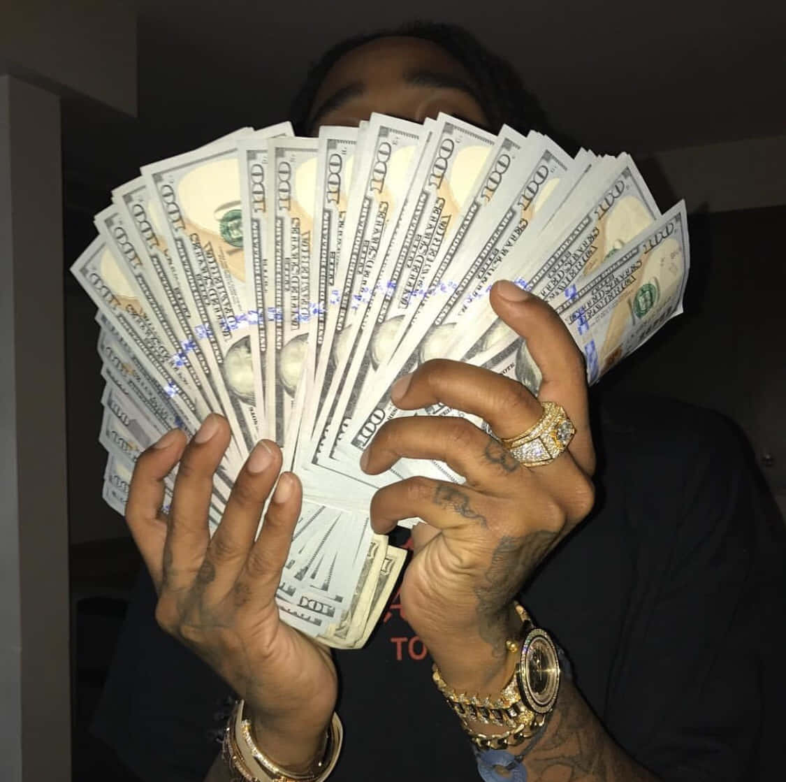 Money Flexing My Way To The Bank