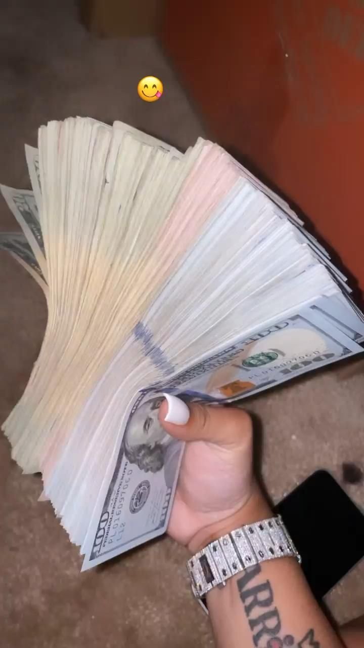 Flexing money Wallpaper Download