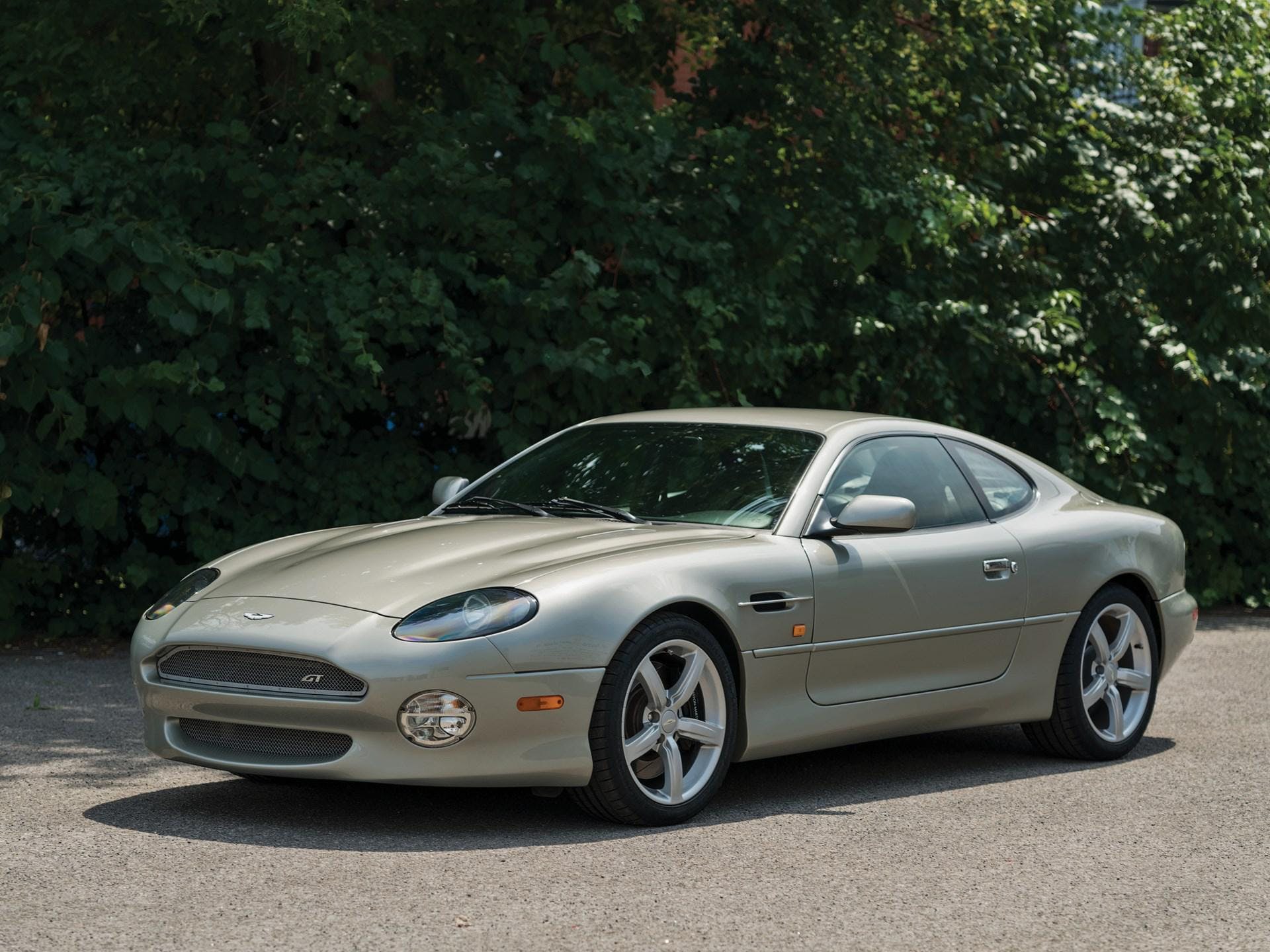 Aston Martin DB7 GT Wallpaper