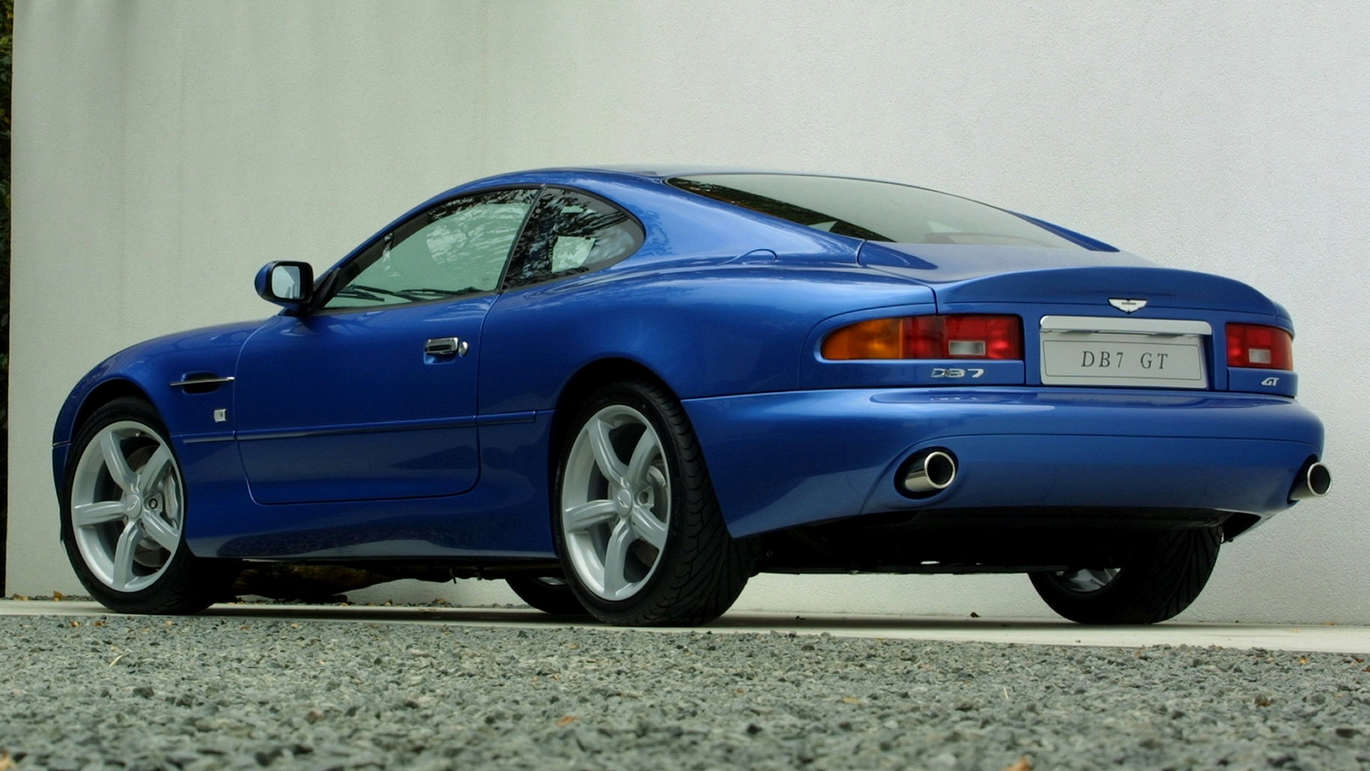 Aston Martin DB7 GT Wallpaper