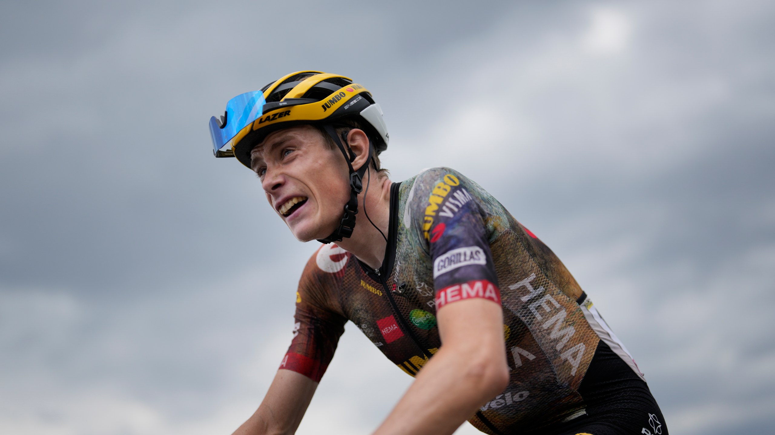 Vingegaard seizes Tour lead after 1st