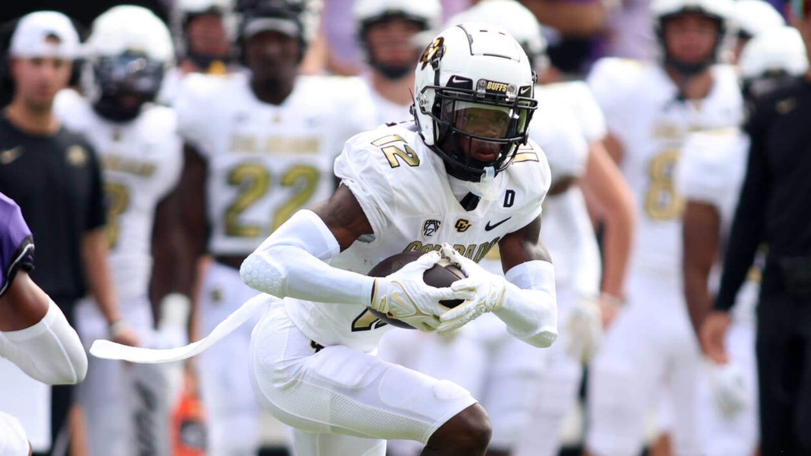 Football world reacts to Travis Hunter