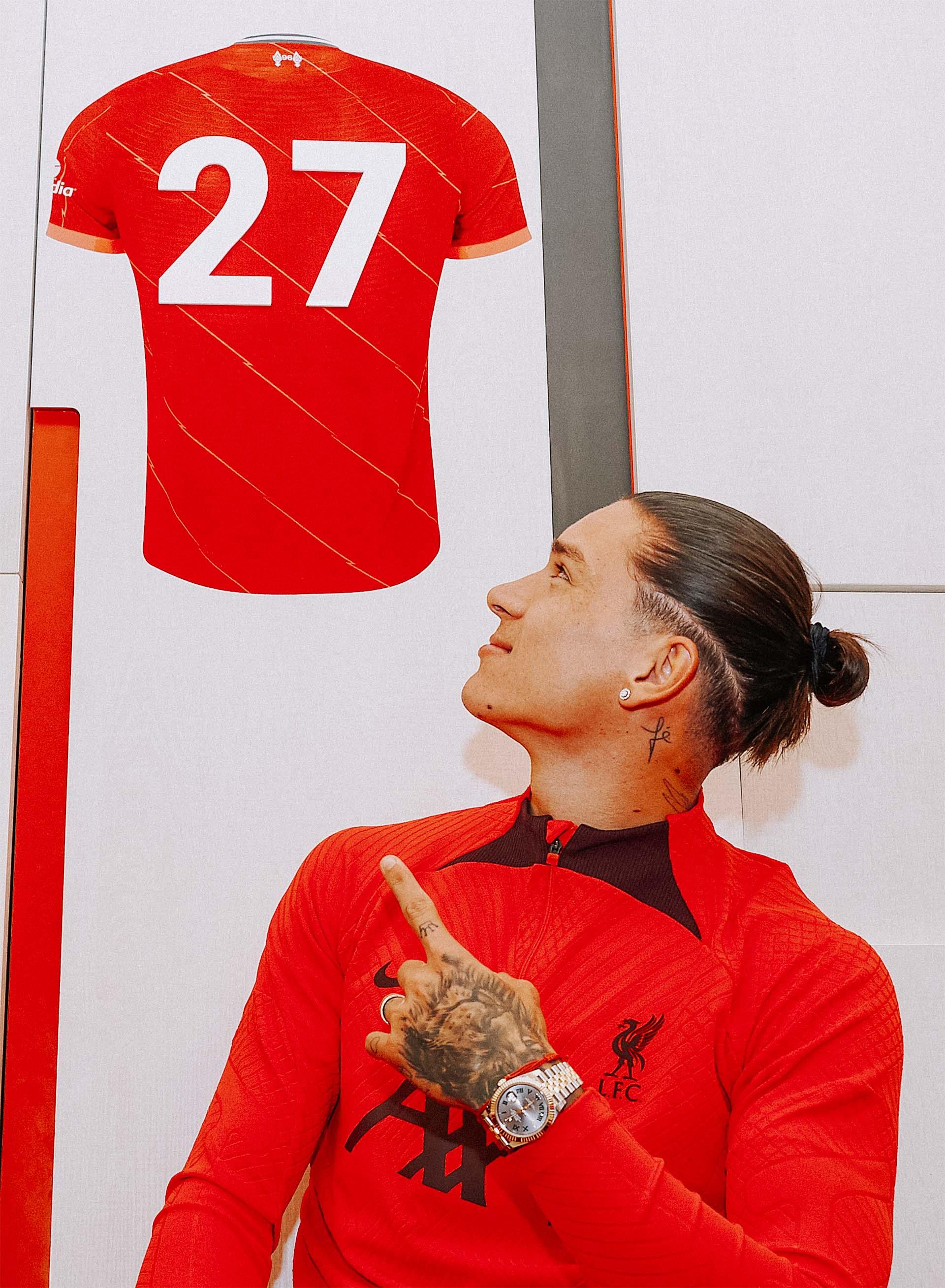 Darwin Nunez's LFC signing day