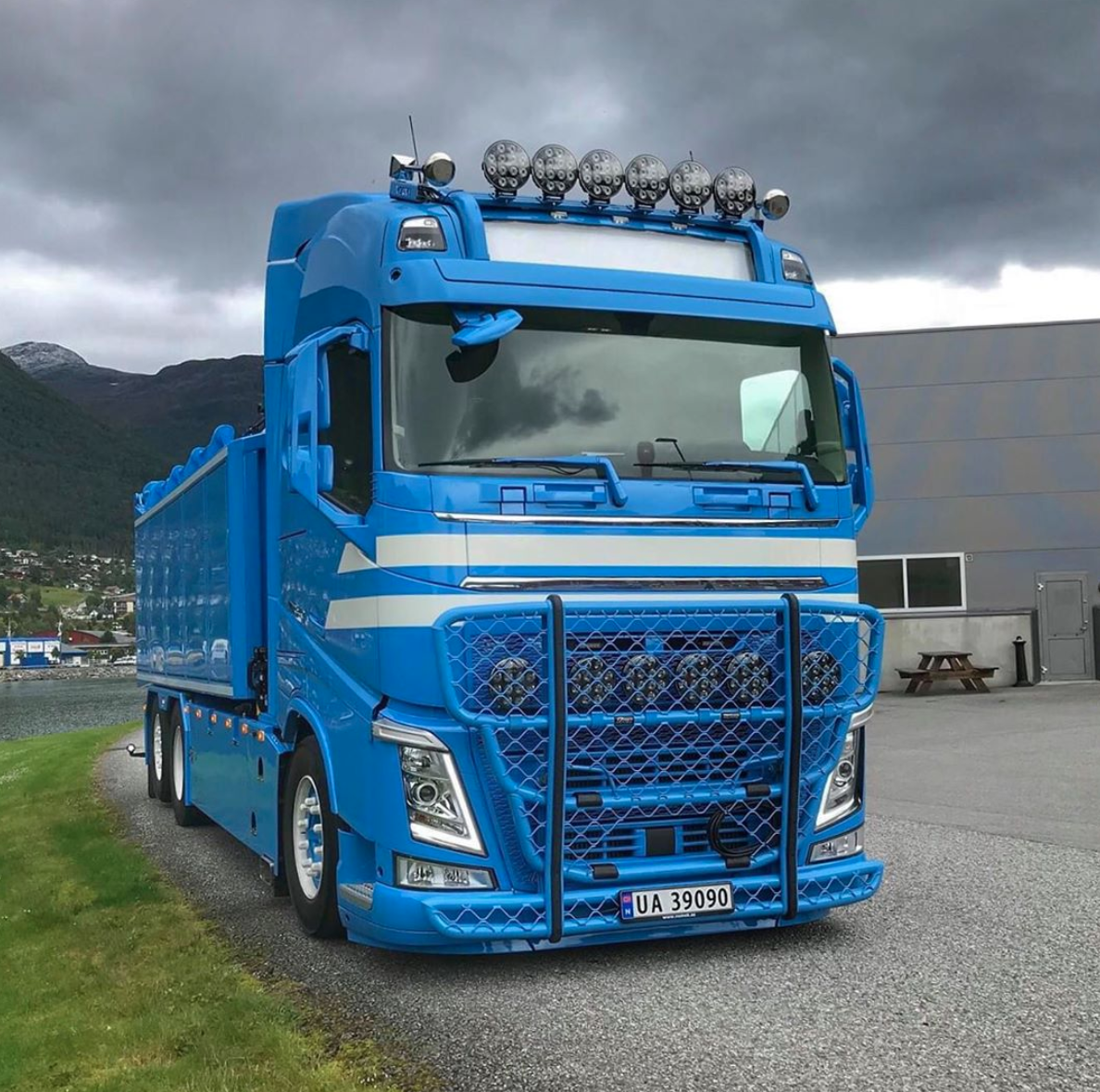 Blue volvo truck. Volvo, Volvo trucks