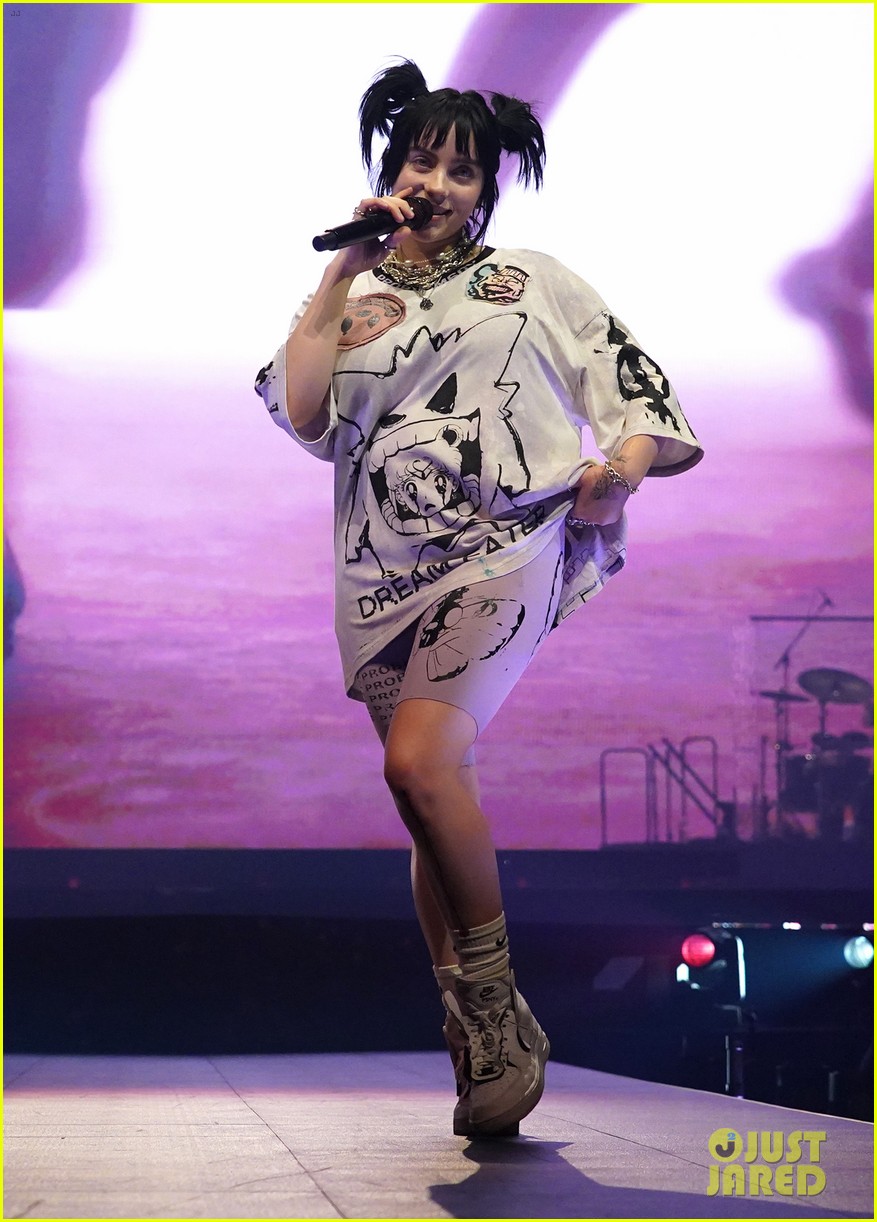 Billie Eilish Kicks Off 2022 Tour